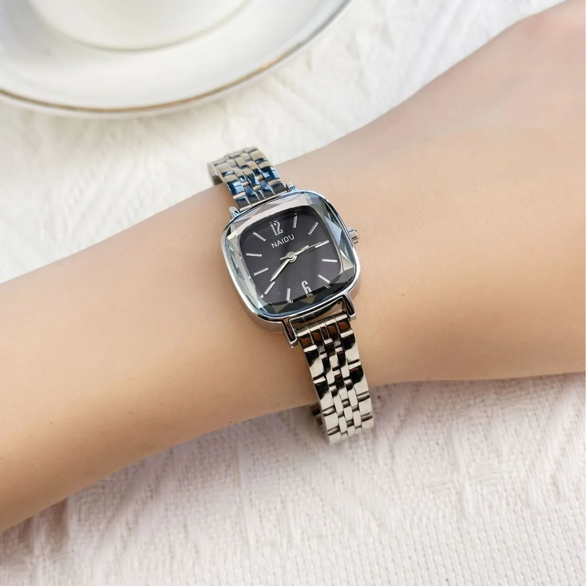 جديد السيدات الساعات أزياء المرأة ووتش أعلى الفاخرة حزام ناقل من الفولاذ الكوارتز ساعات المعصمMontre فام الحد الأدنى كوارتز ساعة اليد