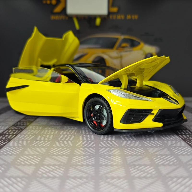 Modèle de voiture Chevrolet Corvette C8 en alliage, 22 pièces, détails de simulation, portes et capot du moteur ouvrables, son et lumière.