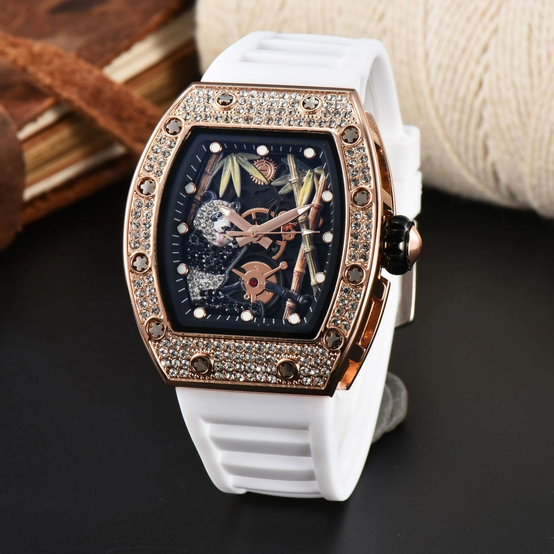 2025 New Mens Skeleton Watch Designer Luxury Brand Quartz Movement Fashion Trendy Transparent Dial Wristwatch High Quality
