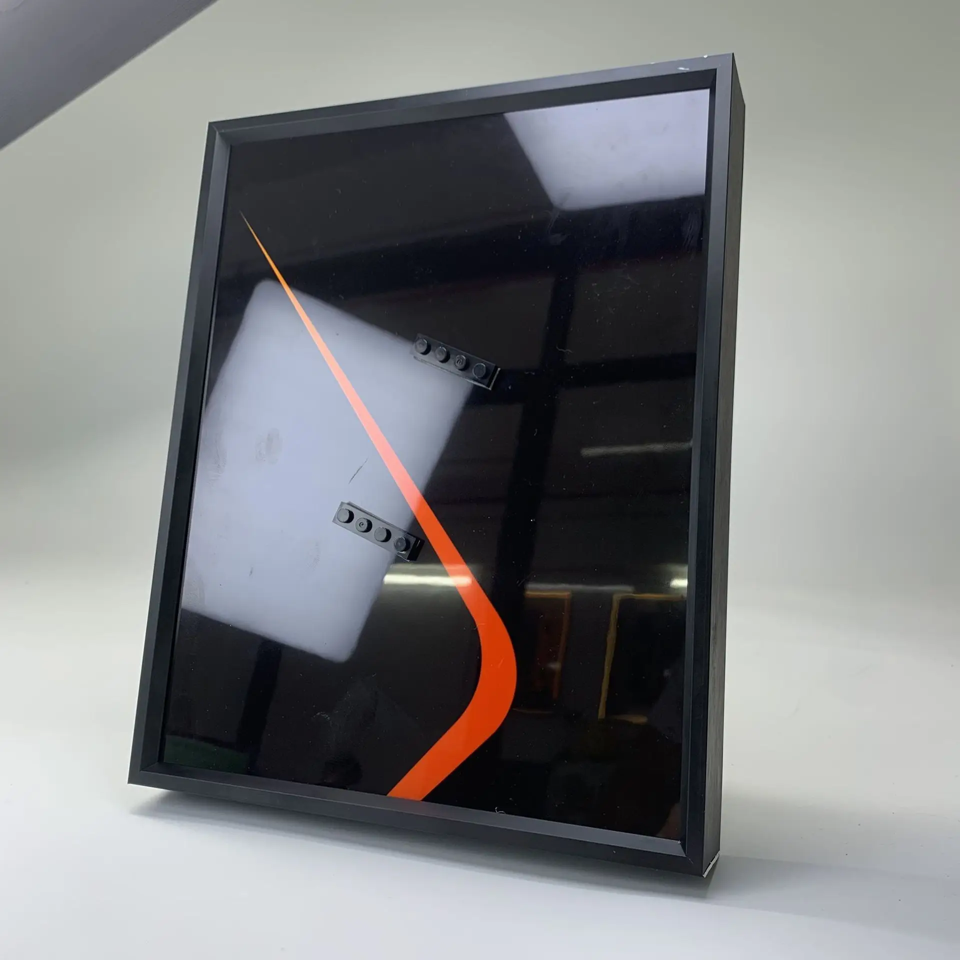 Driedimensionaal fotolijst, metalen frame + houten basis voor sportwagenbouwstenen op schaal 1:32, racespeelgoed met kleine deeltjes