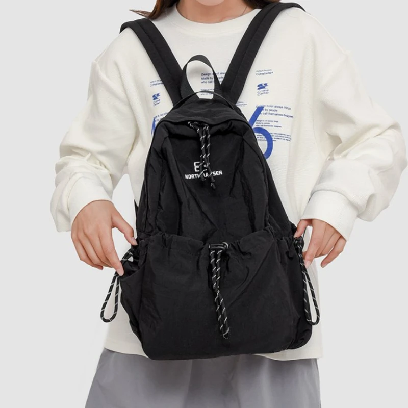 ไนลอนสีทึบความจุขนาดใหญ่กระเป๋าเป้สะพายหลังนุ่มกระเป๋าอเนกประสงค์หญิง 2025 คุณภาพสูง Air Cushion Strap กระเป๋าเป้สะพายหลังลําลองแบบนุ่ม