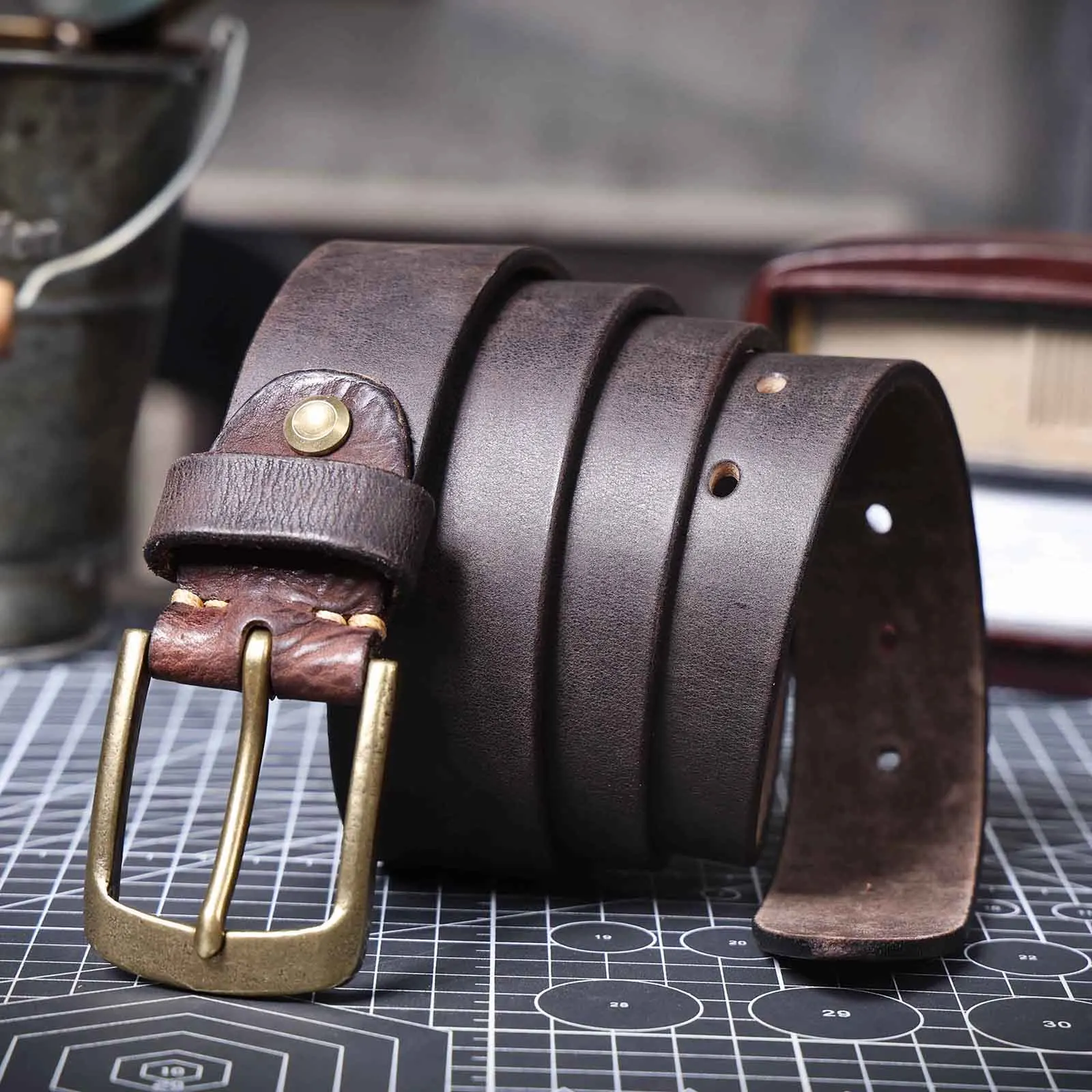 Vintage-Herrengürtel aus echtem Leder mit massiver Messingschnalle, lässiger Dornschließe-Gürtel mit Geschenkbox, verdicktes italienisches Rindsleder – Detail 22