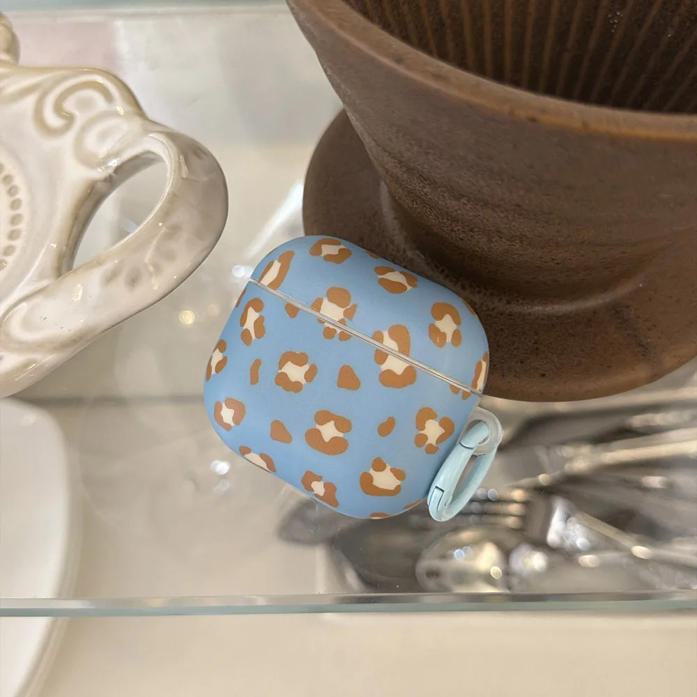 Matte Blue Background Brown Leopard Print Protective Cover Earphone Case for AirPods Pro3 Pro2 1 2 3 4 Pro Airpod Soft Cases