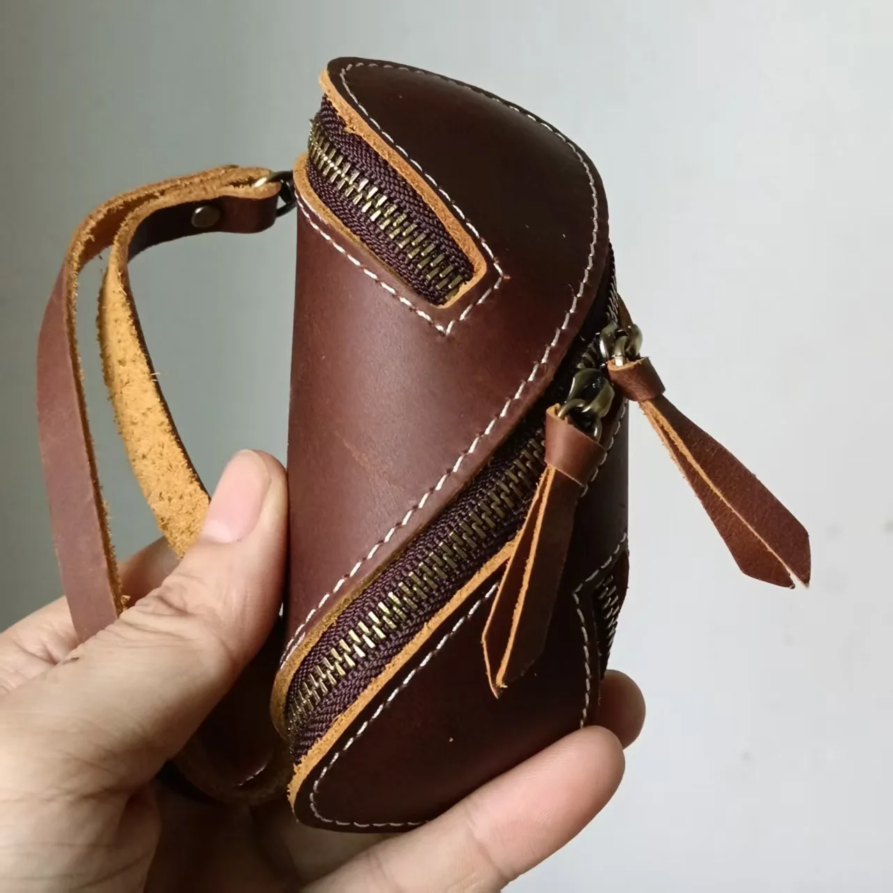 

Creative Vintage Horse Leather Key Case with Zipper, Key & Card Holder, Retro Genuine Leather Key Bag for Home and Car Use