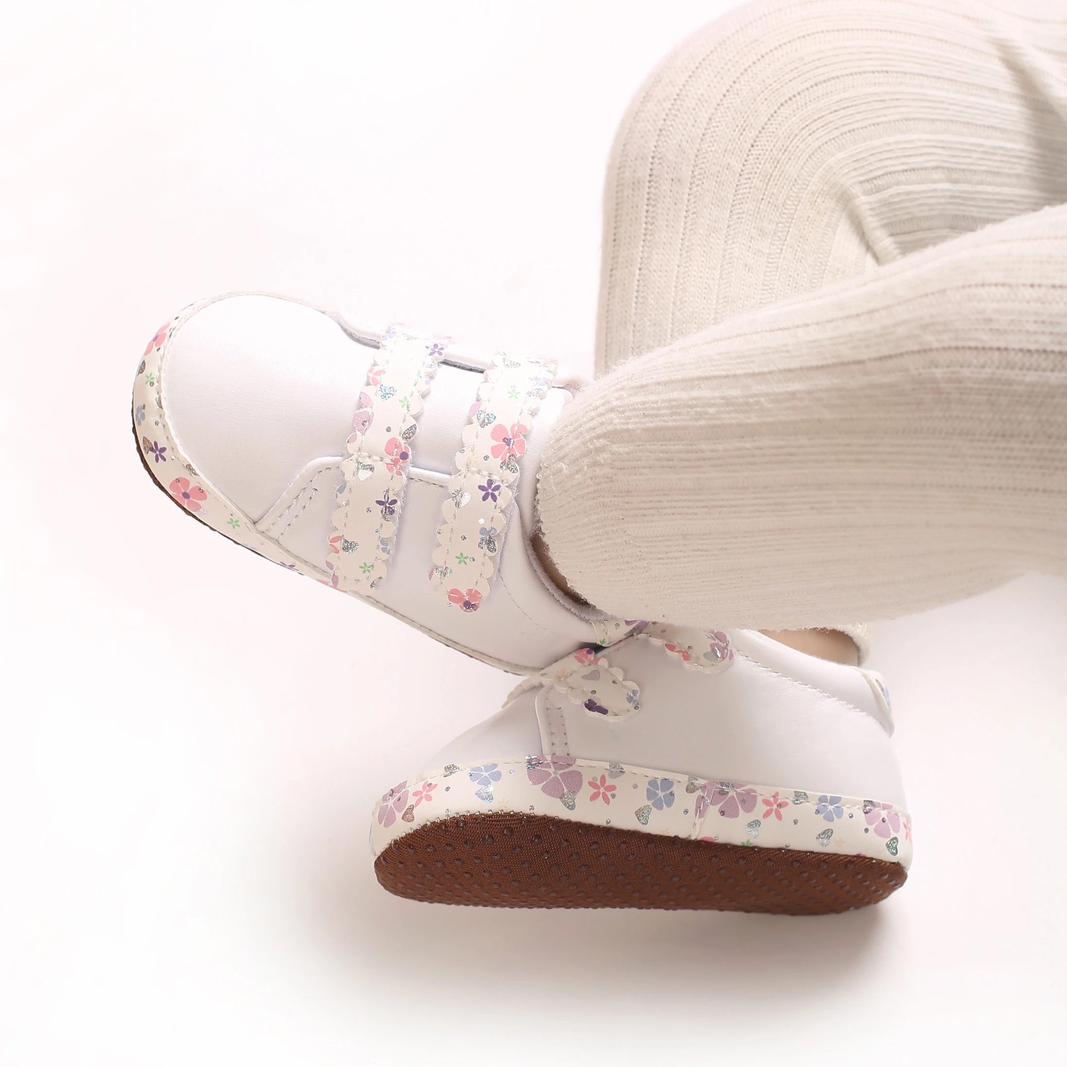 Niedliche Baby-Sneaker mit Blumendekor, weiche rutschfeste Sohle, Lauflernschuhe für Kleinkinder, doppeltes Klettverschlussband, atmungsaktiv, niedliche Babyschuhe für das Kinderbett. – Detail 12