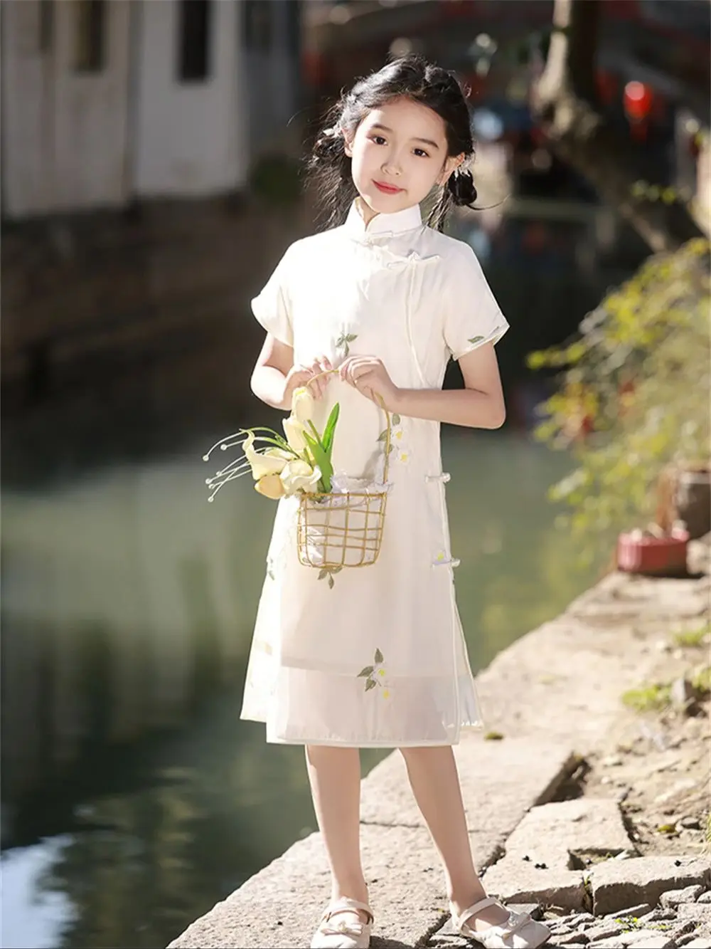 2024 Frühling Sommer neue Mädchen chinesischen Stil Temperament Cheong sam Kinder Blumen stickerei elegante traditionelle Qipao Kleid