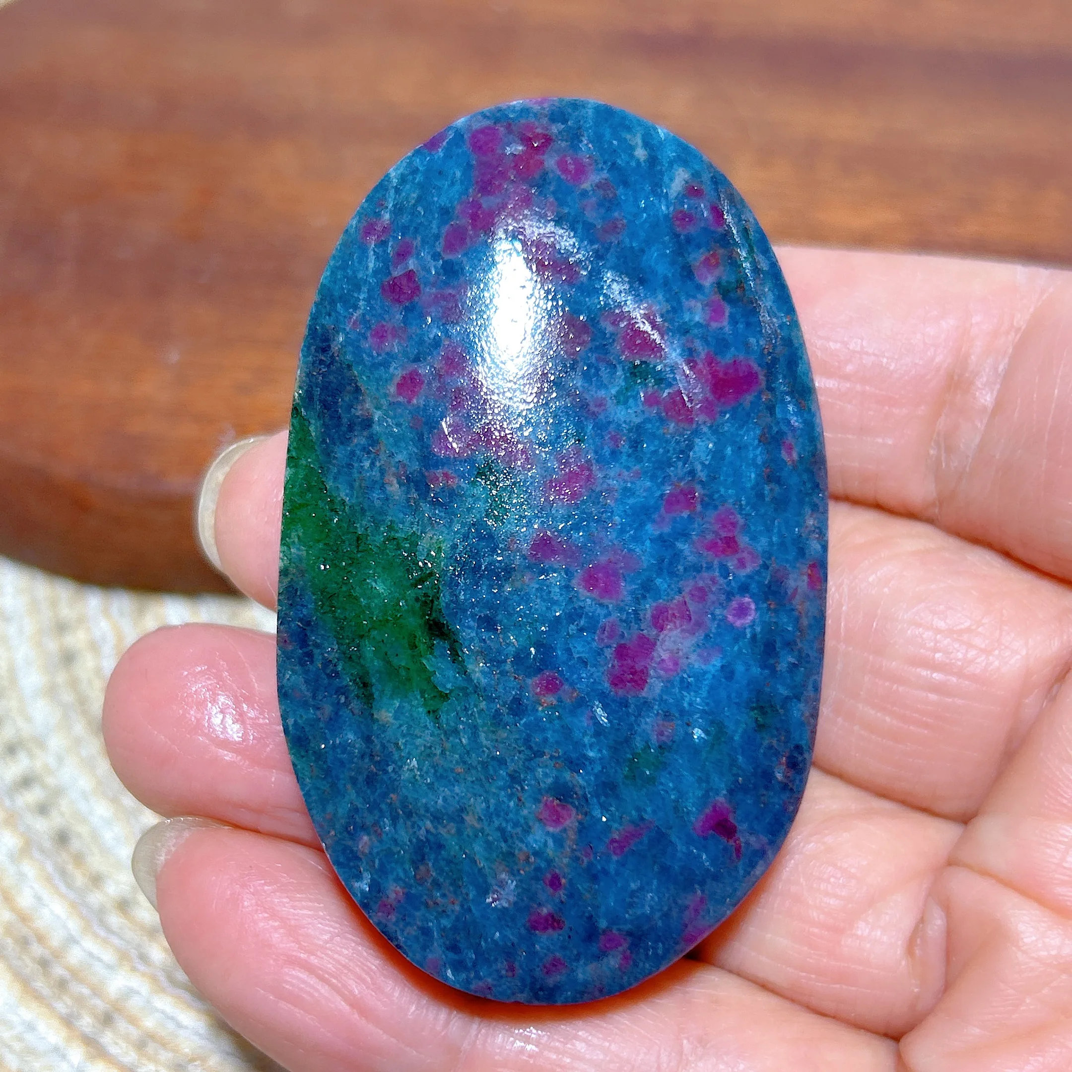 

Healing Natural Crystal Ruby Kyanite Palm UV Light Fluorescence Painting Reiki Gemstones Mineral Energy Home Decorations Gift