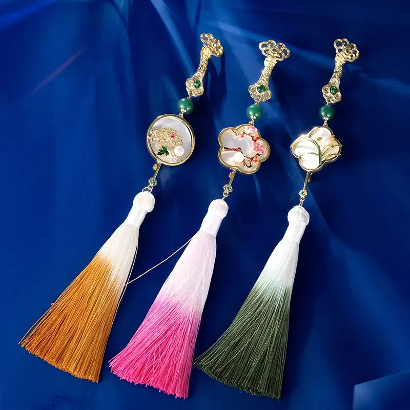 

2025Retro orchid, plum, bamboo and chrysanthemum brooch for women's cheongsam with tassel pendant on the chest