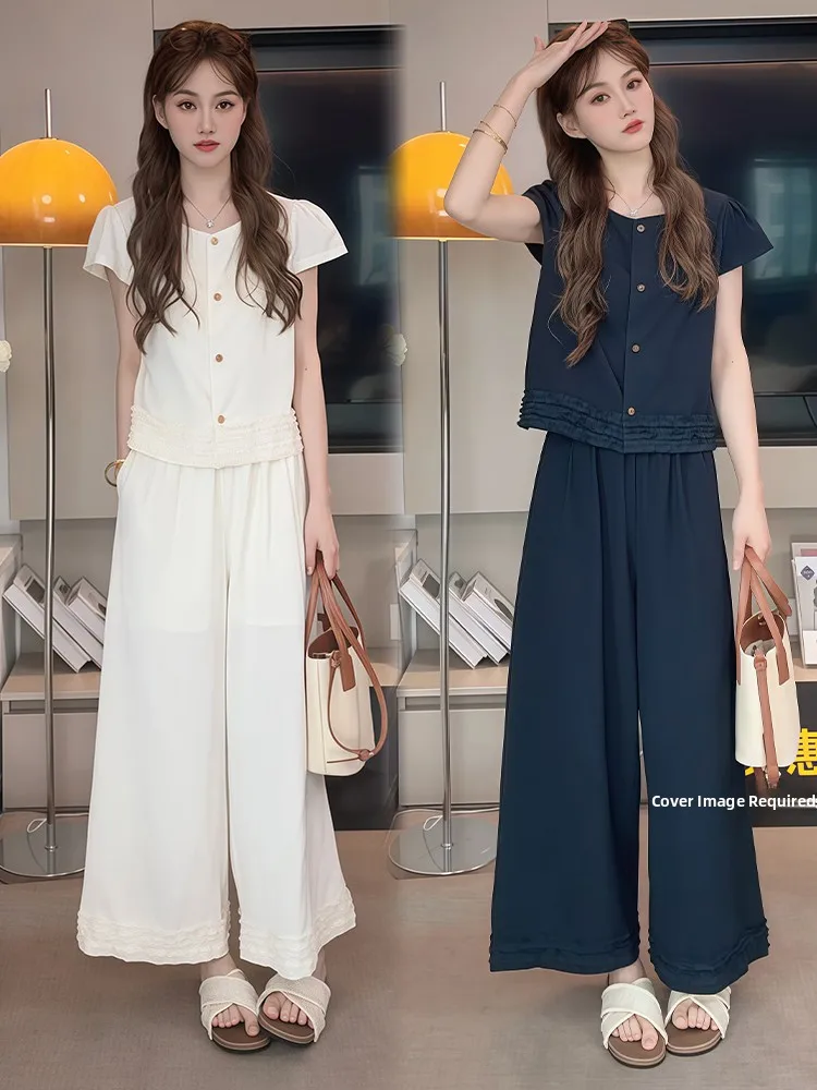 

Модный комплект из широких брюк и топа для женщин: свободный крой, летний повседневный стиль, немнущийся полиэстер, круглый вырез, застежка на пуговицах