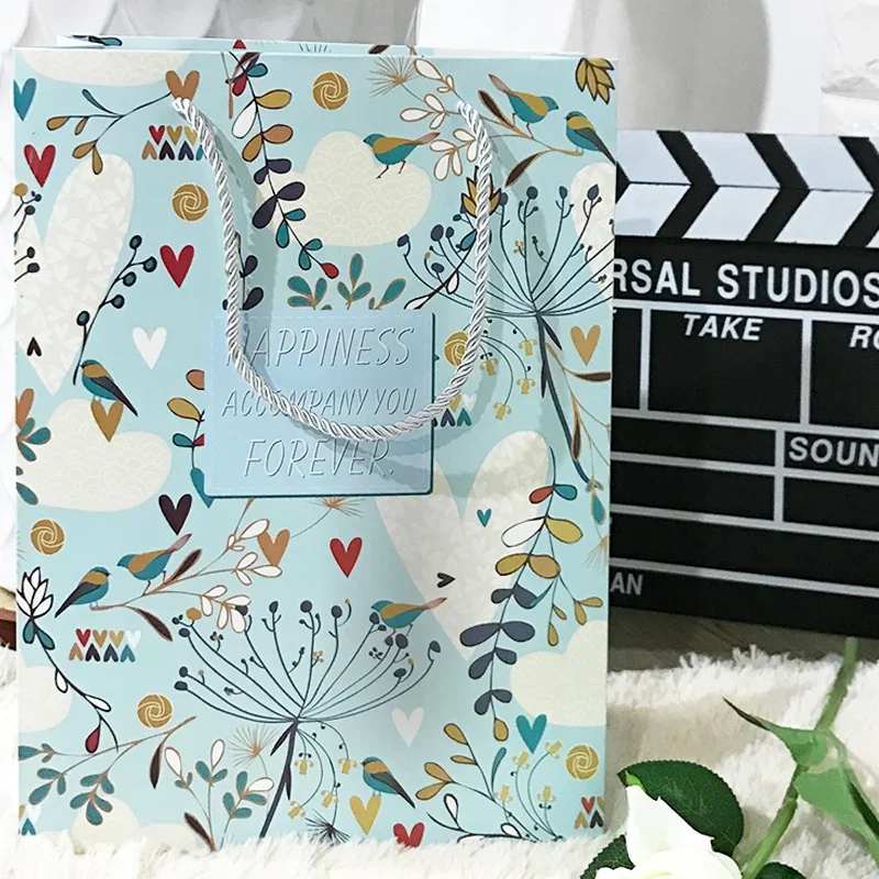 

20PCS Fresh Green Flowers Pattern Kraft Paper Gift Bag Festival PaperBag Fashionable Jewellery Bags For Wedding Birthday Party