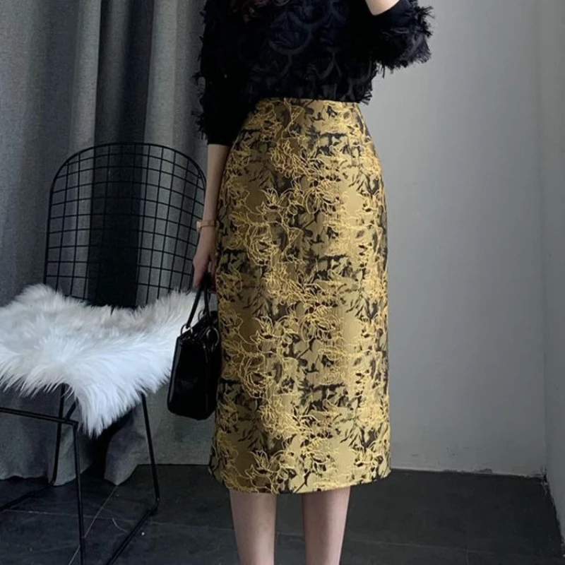 

2025 Spring Summer Women Elegant Dobby Floral Gold Pattern Placket Pencil Skirt , Woman High Waisted Jacquard Slim Skirts
