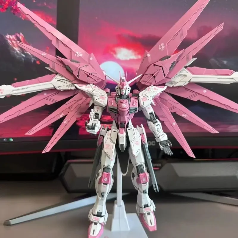 Nuevo HG 1/144 ZGMF-X10A Freedom Freshman Ver flor de cerezo Esquema de colores Mecha ensamblaje modelo Anime figuras de acción regalo