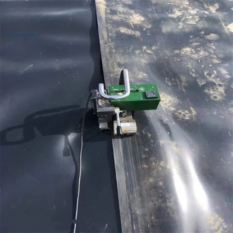 

Low cost automatic portable hot melt geomembrane welding machine for liner