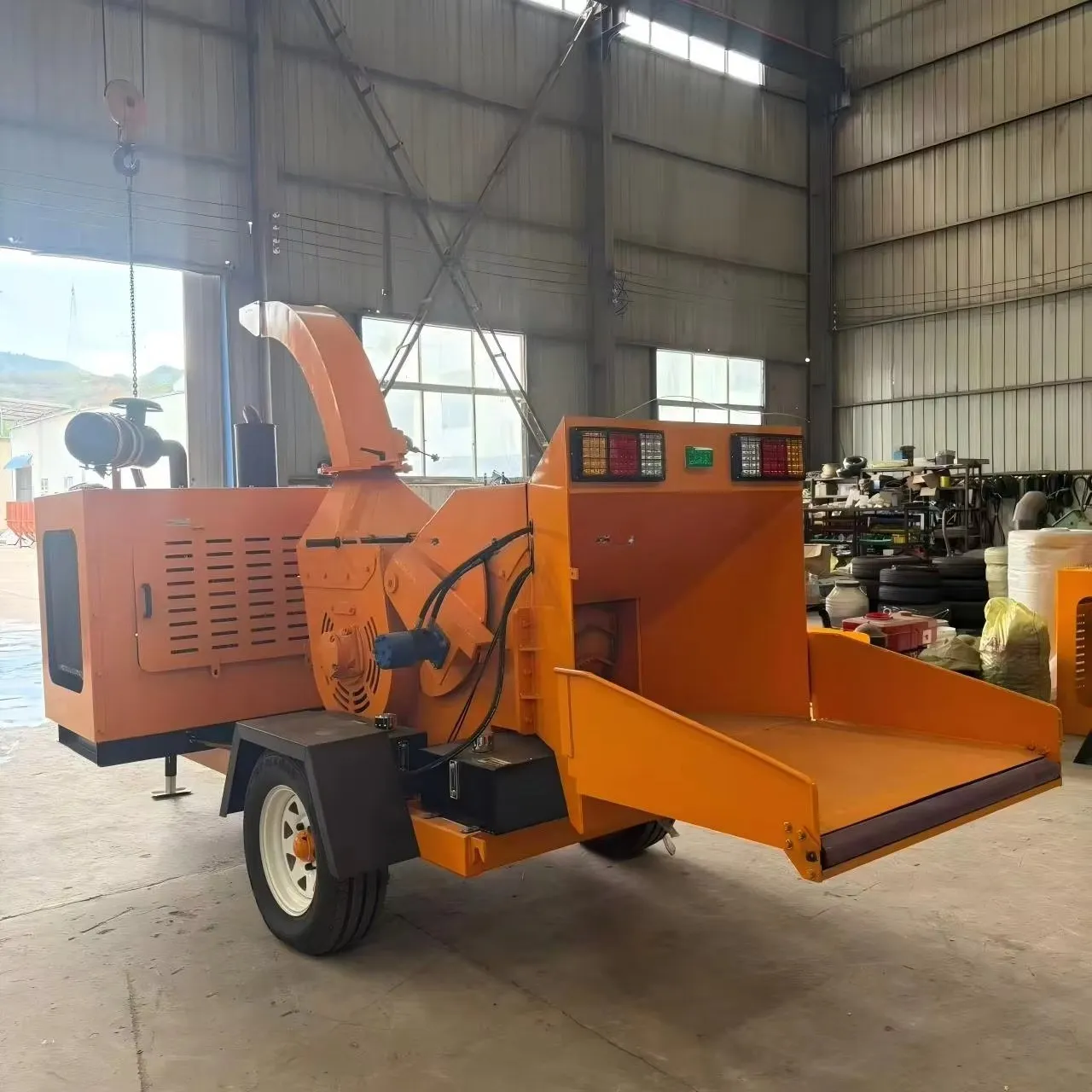 5-6tons/h Hydraulic Auto Feeding Heavy Wood Crusher Tree Branch Shredder Crawler Wood Chipper Forest Processing Machine