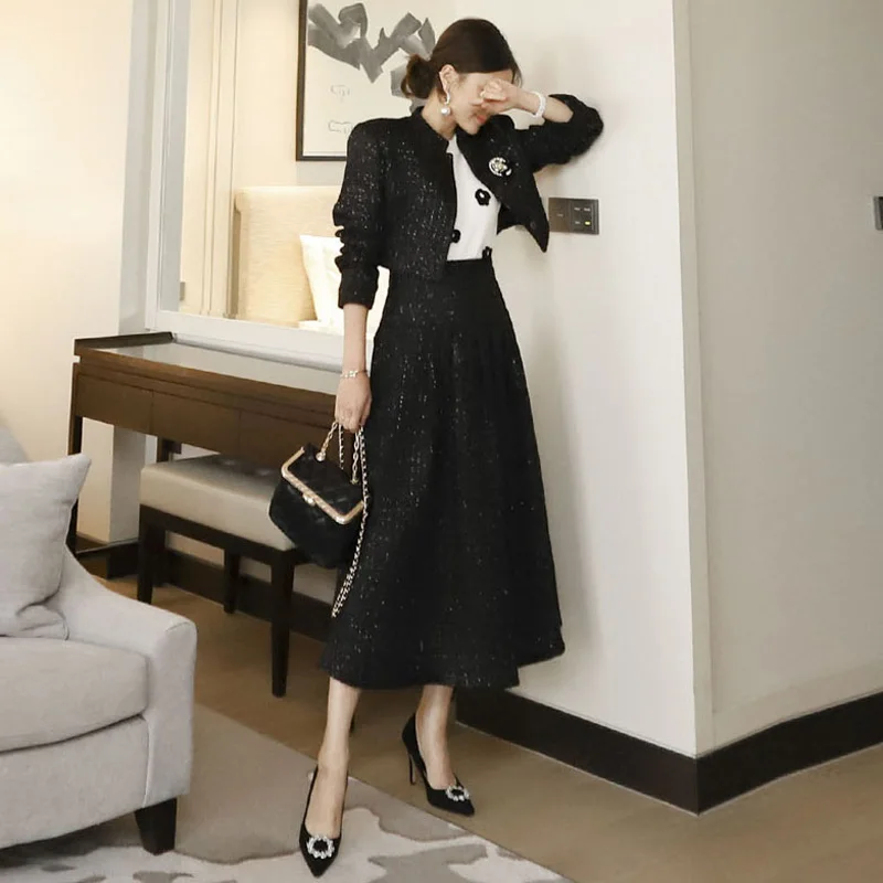 

Зимний модный комплект: шерстяное пальто и юбка. Короткая юбка с высокой талией, приталенного А-силуэта и макси-юбка. Женский стиль. Новинка.