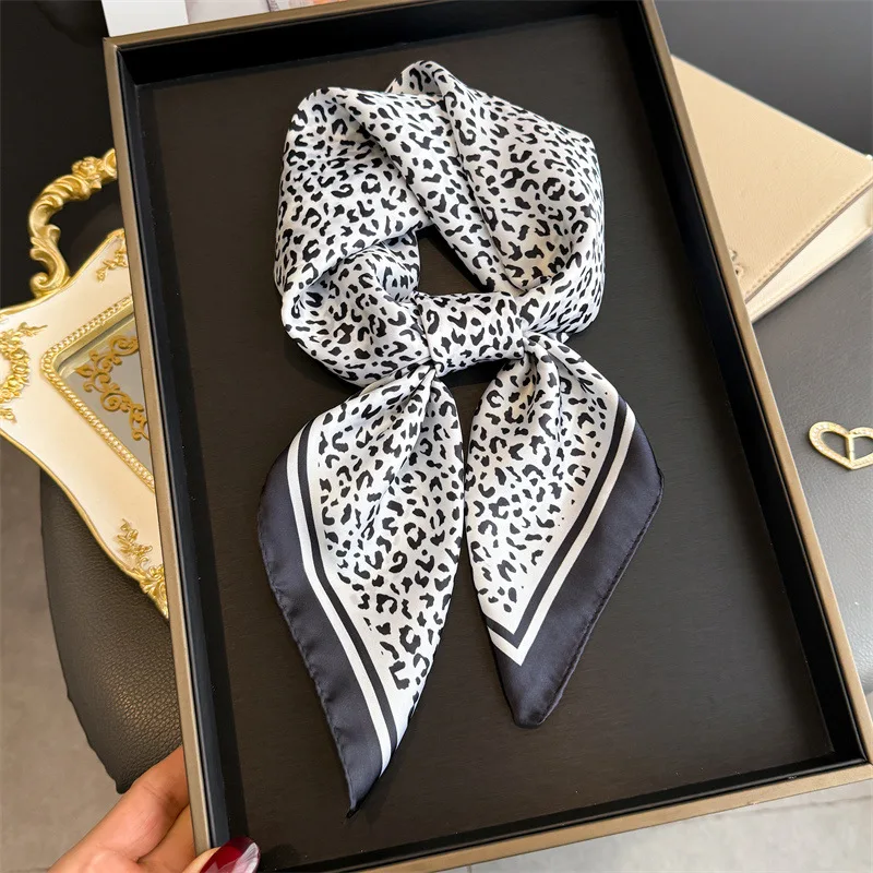

Luxury Leopard Print Bandana Scarf Women 2026 New Elagant Silk Hijab Neck Kerchief Head Bands Foulard Female Scarf 70cm