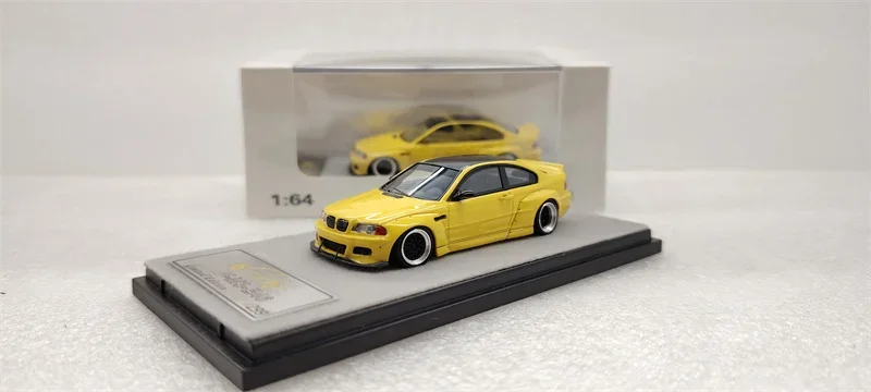 Qidian Model 1:64 M3 CSL E46 Limited299 Resin Model Car