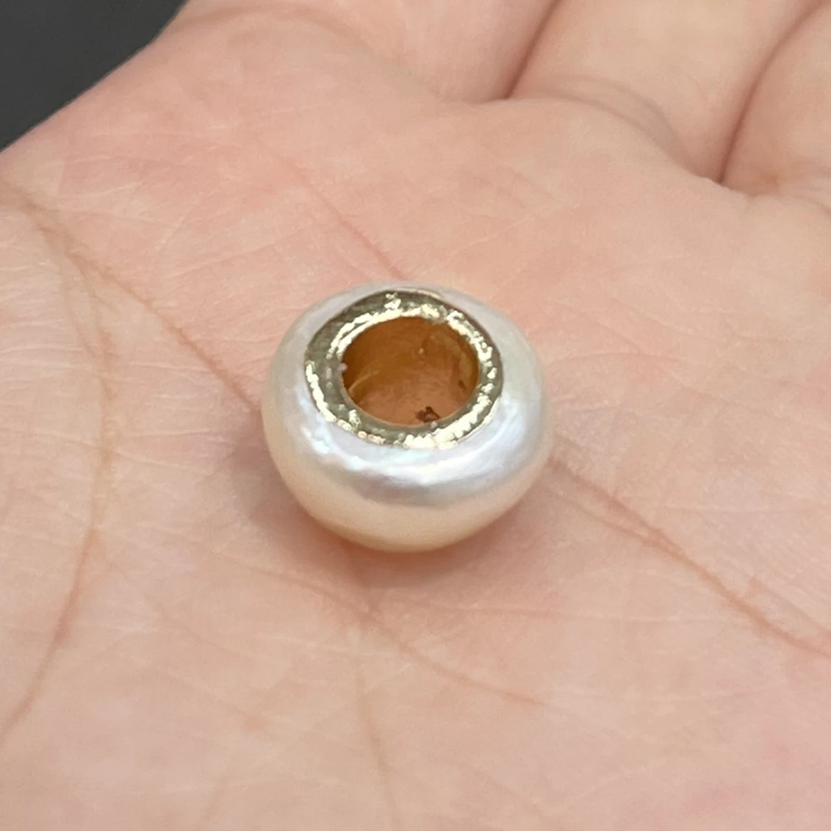 2 Stück natürliche Süßwasserperlen mit großem Loch, 12 x 13 mm, zum Basteln von Schmuck, für DIY-Halsketten, Armbänder, Ketten und Ohrringe. – Detail 4