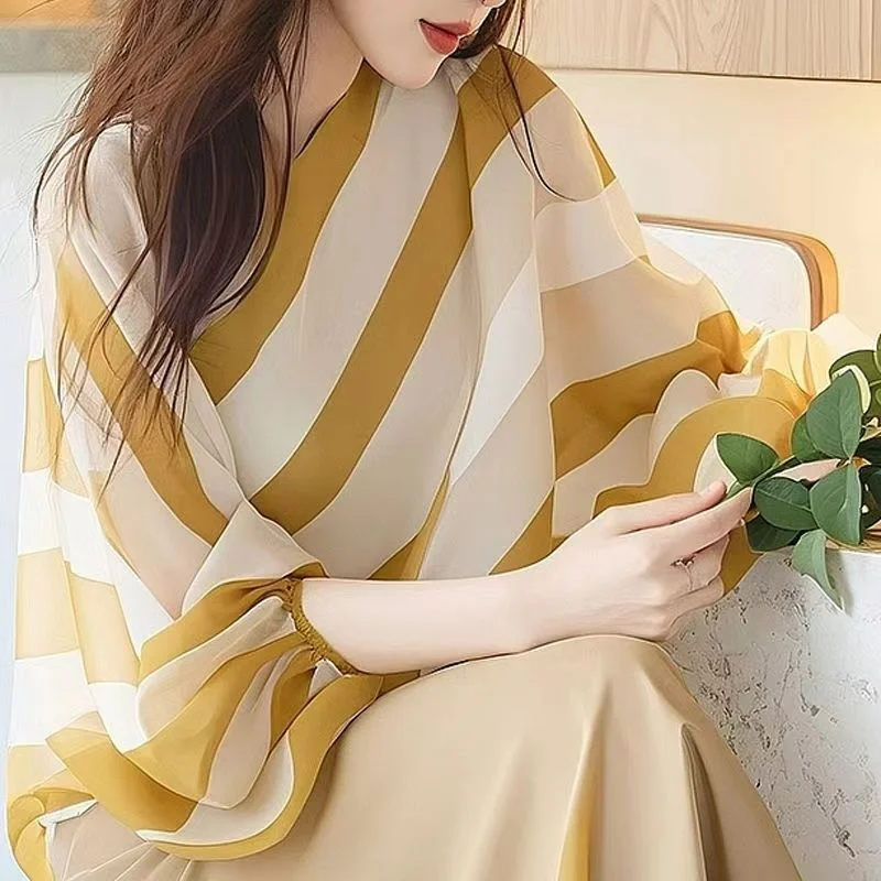 2025, Sommer Neues Hemd Gelb Französisch Stil Büro Dame Gestreiften Chiffon Sieben-viertel-Ärmel Bluse frauen Frühling Top