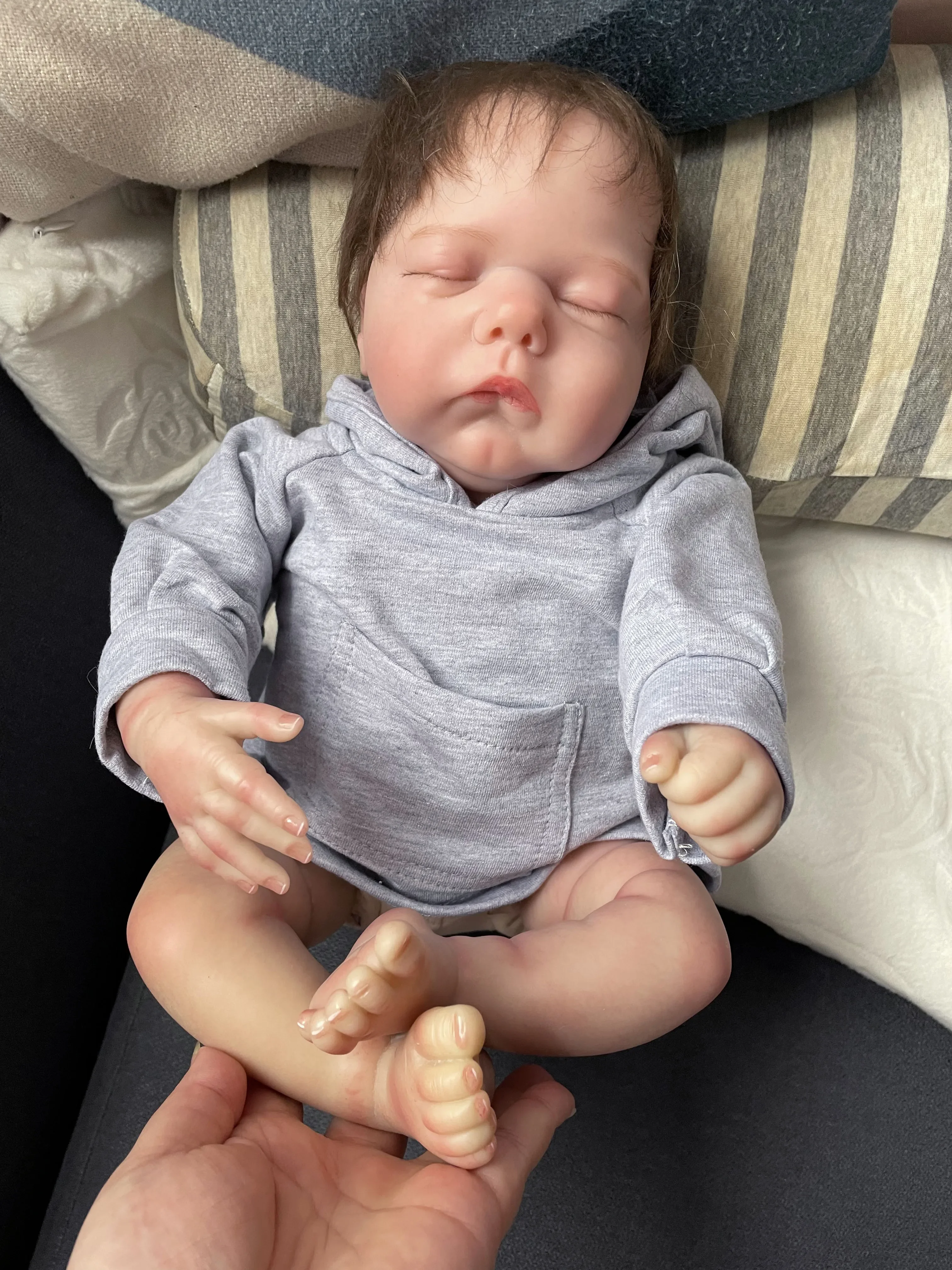 19-Zoll-Reborn-Puppe mit weichem Stoffkörper von Willa, bereits bemalt, fertige schlafende Babypuppe, 3D-Gemälde mit Handwurzelhaar