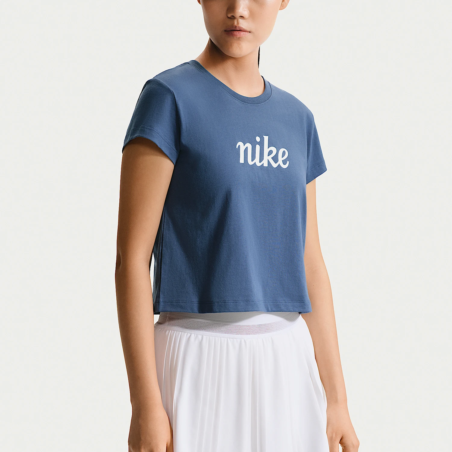 Original Nike Sportswear Club Damen-T-Shirt mit kurzen Ärmeln, bequem, IH7455-461