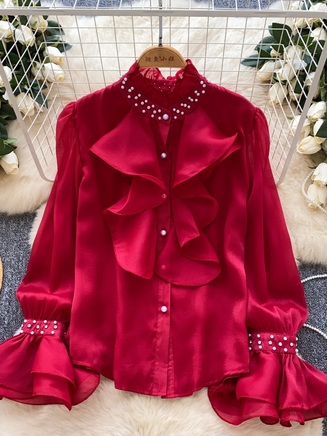 

Новинка 2026, осенняя женская рубашка во французском стиле с воротником-стойкой и расклешенными рукавами, украшенная бисером и бриллиантами, однобортная рубашка с оборками, топы