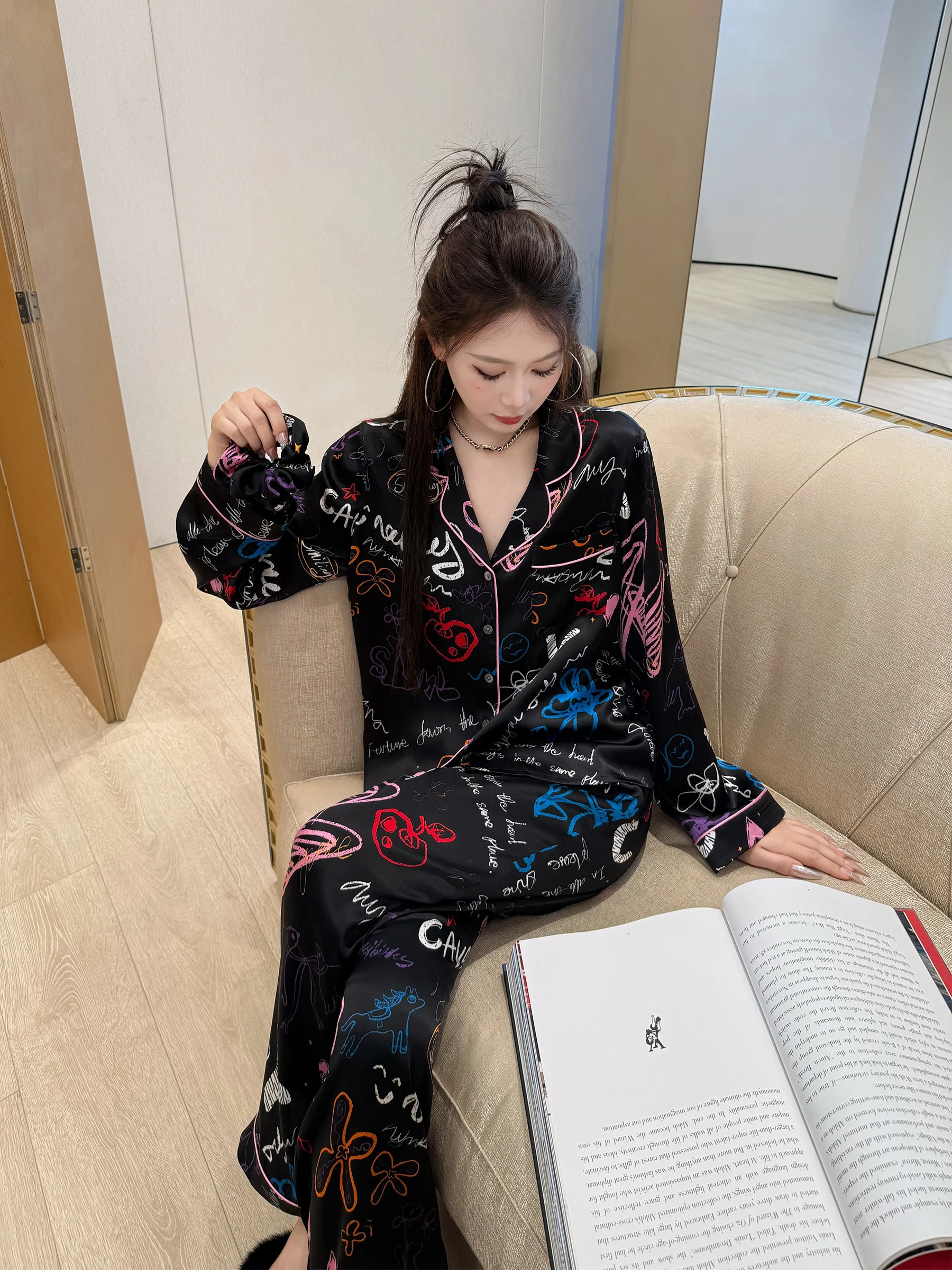 

Комплект NancyCavally 6A из шелка 6 мм с художественной росписью: женский свободный костюм с длинными рукавами, рубашка на пуговицах и брюки