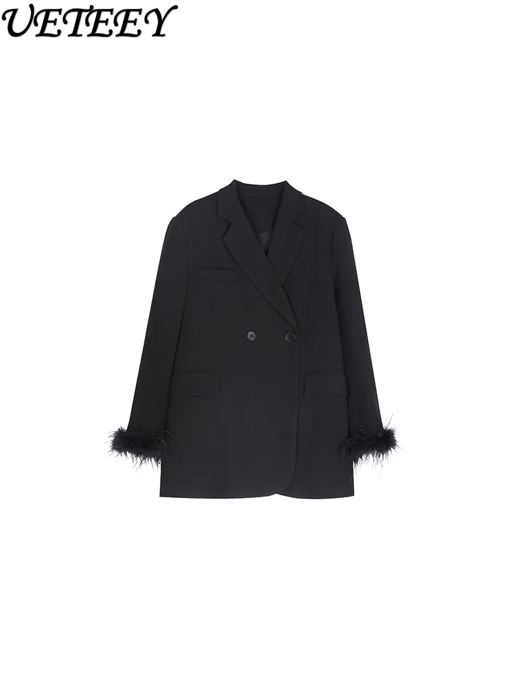 Blazer de manga larga con empalme de plumas negras de nicho de gama alta para mujer, abrigo acolchado informal con hombros descubiertos y temperamento de celebridad de primavera