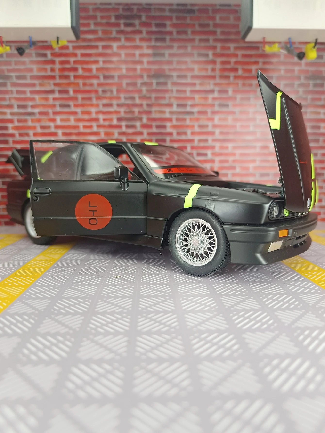 1:24 M3 E30 1988년식 도색 합금 풀백 장난감 자동차, 도어, 후드, 트렁크 개폐 가능, 친구 생일 선물로 주어도 좋습니다.