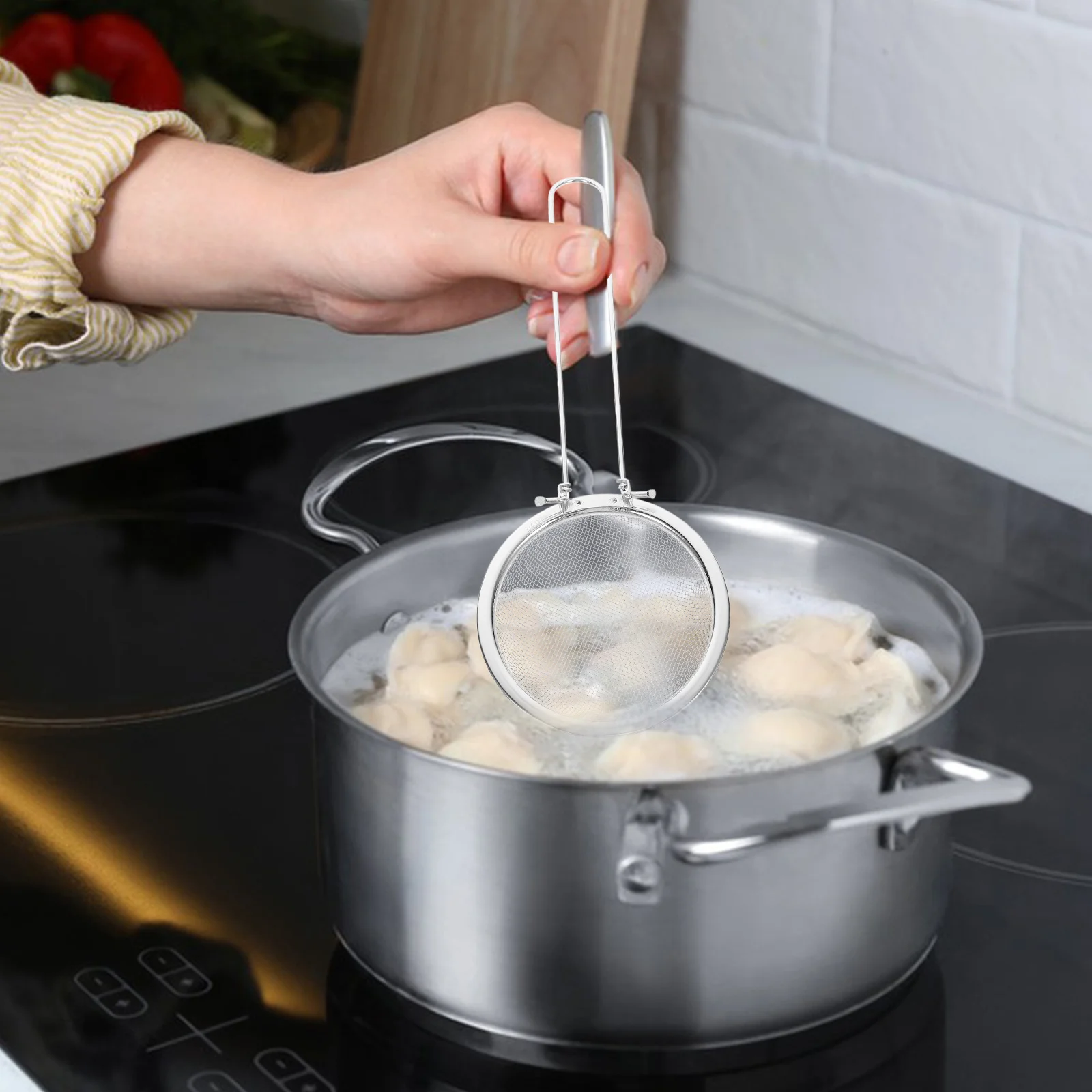 

1pc Foldable Stainless Steel Oil Skimmer Spoon Ladle Ergonomic Handle Kitchen Small Fine Mesh Grease Drainage Tool For Noodles