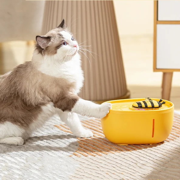 

2L Silent Pet Water Dispenser Durable Oval Honey Bee Cat Water Fountain for Indoor Use PC Material
