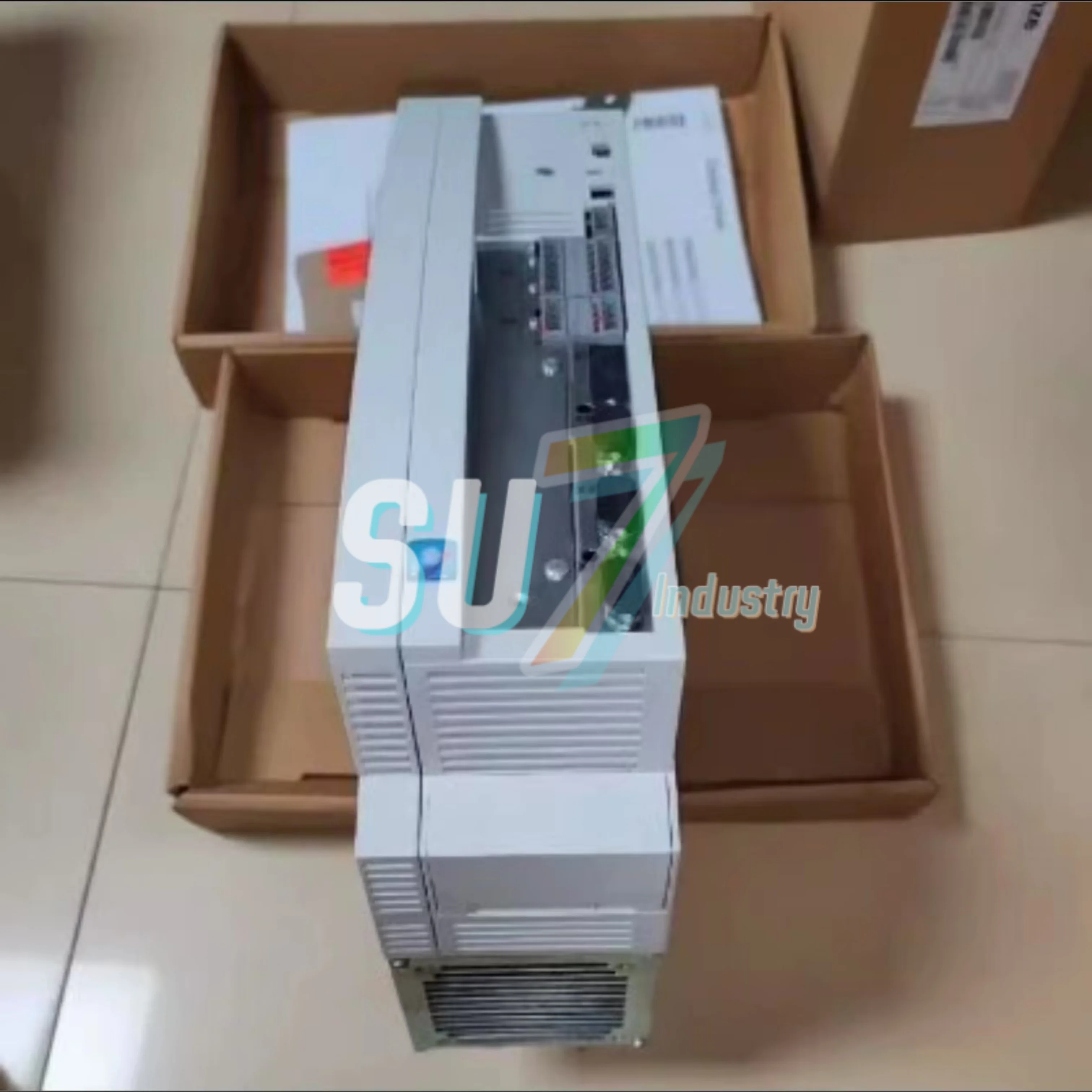 サーボドライバー 新品オリジナル EVS9324-ES EVS9324-EP EVF9324-EV EVS9324-ESV004 EVS9324-EPV004 EVF9324-EVV004 EVS9324-ETV004