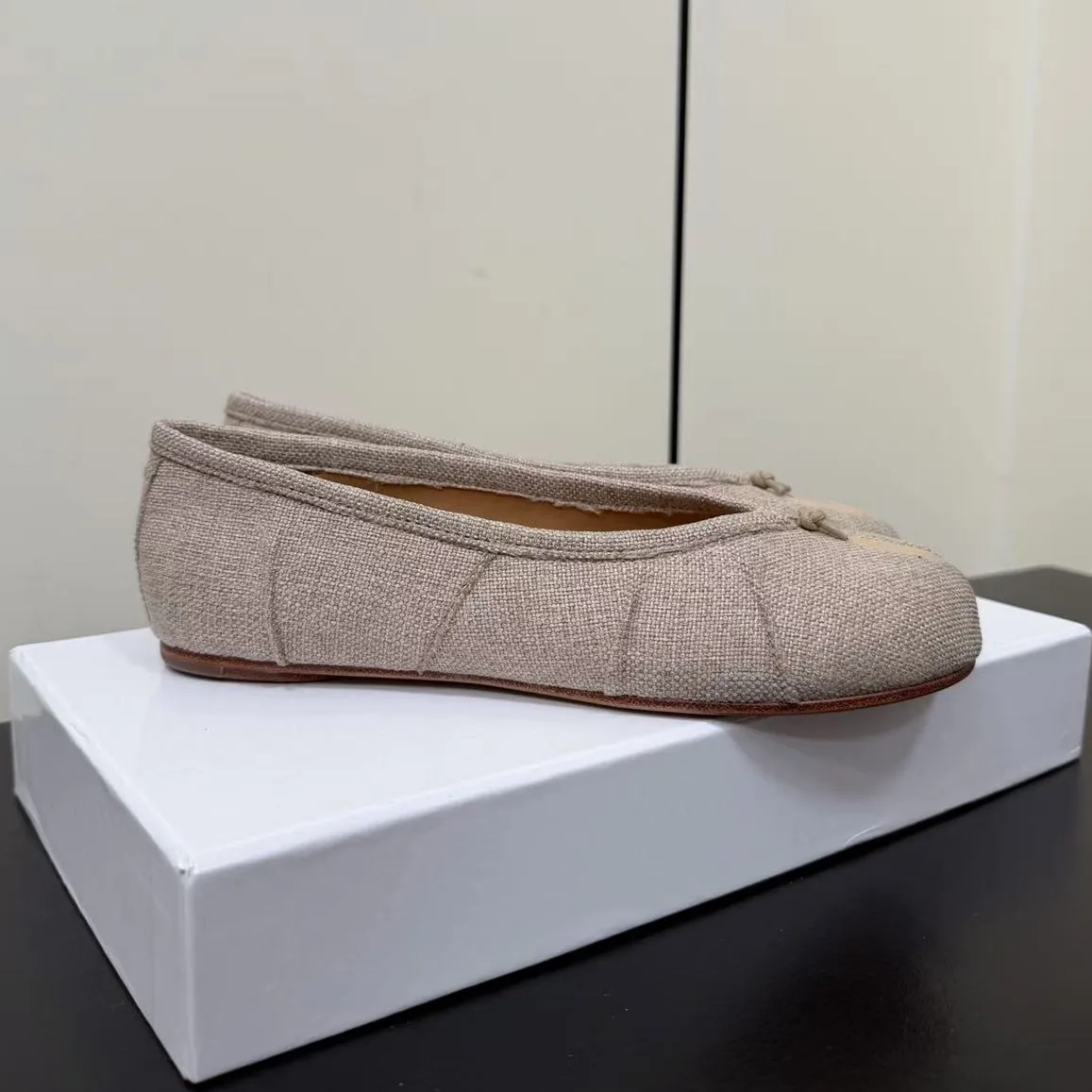 Designer Brand Coarse Heel Split Pig Hoof Shoes Bow Middle Heel Sheepskin Folded Ballet Shoes Flat Top Large Shoes 41 42