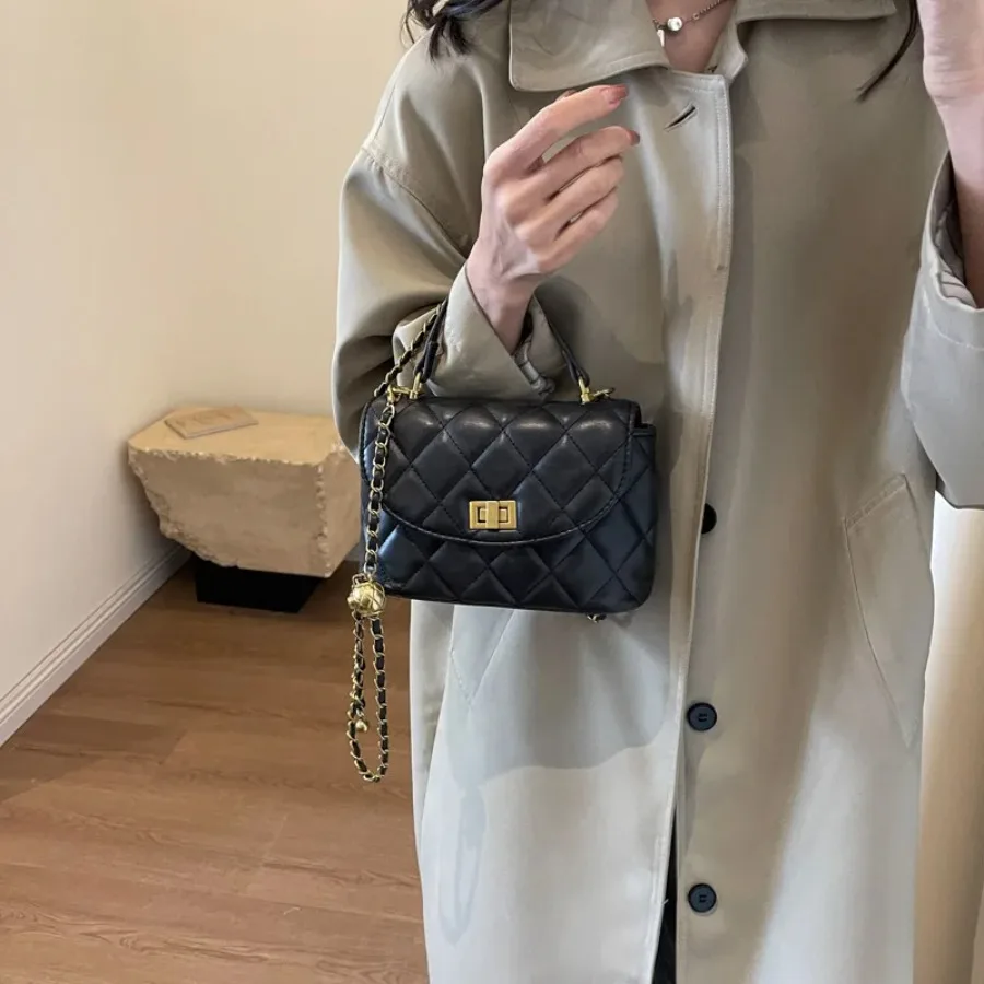 

New fashion classic popular senior texture bag female niche plaid commuting shopping crossbody bag simple handheld bucket bags