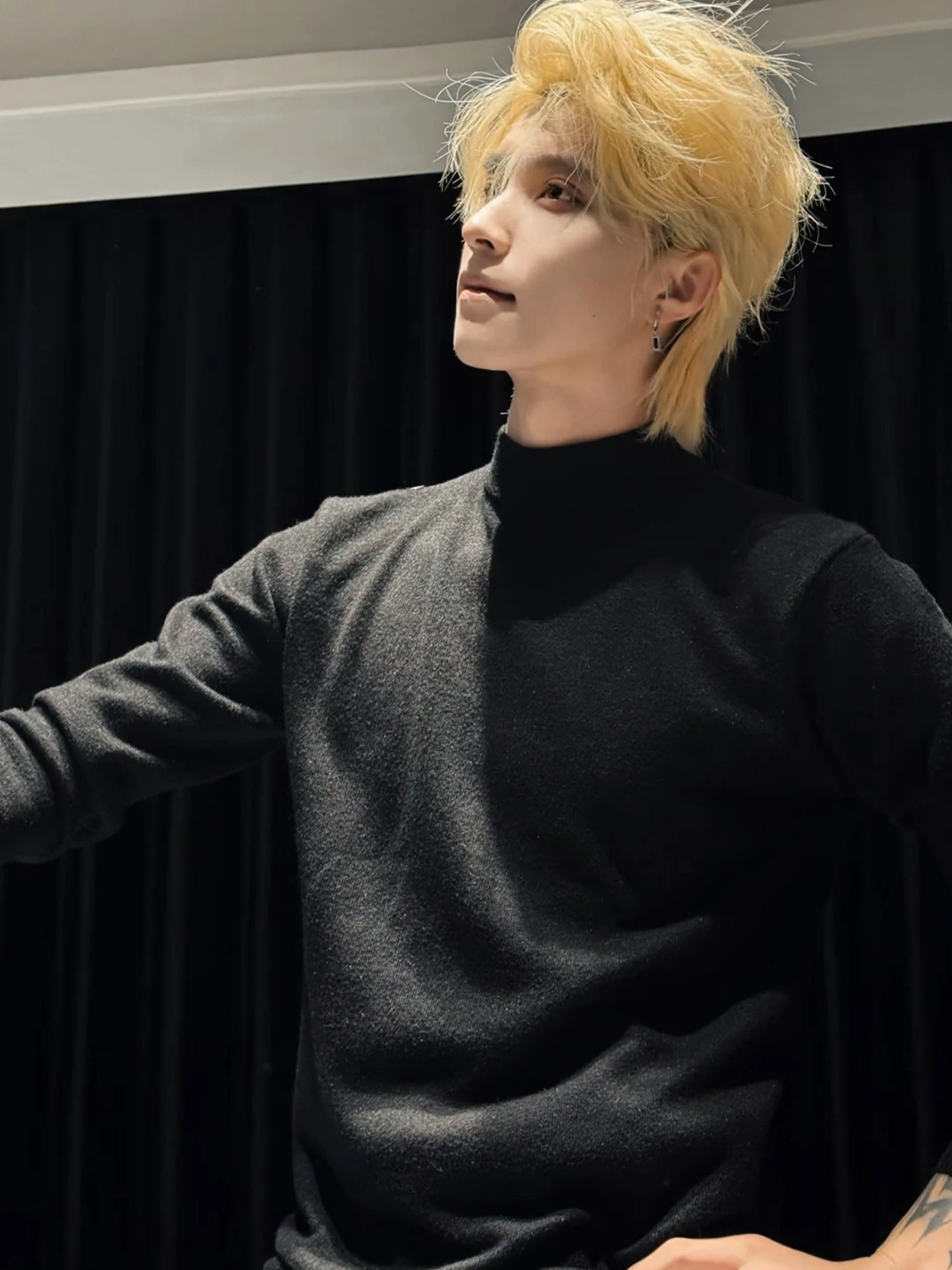 Csa de Malha Masculina Slim Fit com Gola Alta Casual Versátil em Cor Sólida Camada Base Estilo Novo Outono Inverno Ele...