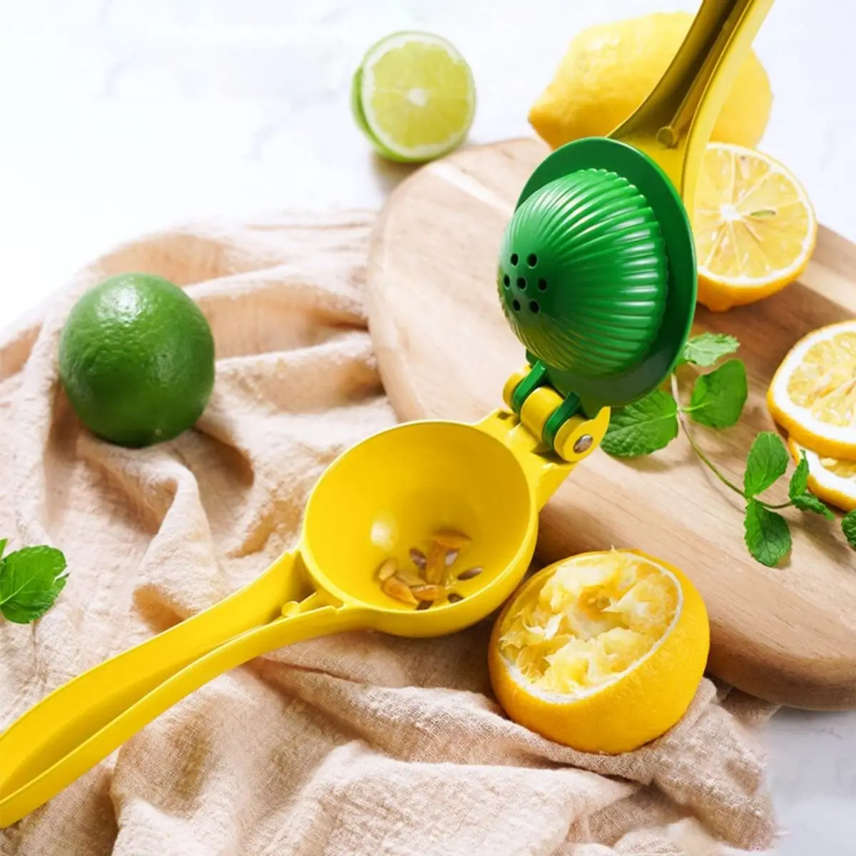 Metal Hand Press Citrus Juicer Heavy Duty Manual Lemon Squeezer Easy Clean Handheld Lime Juicer for Orange Lemon Lime