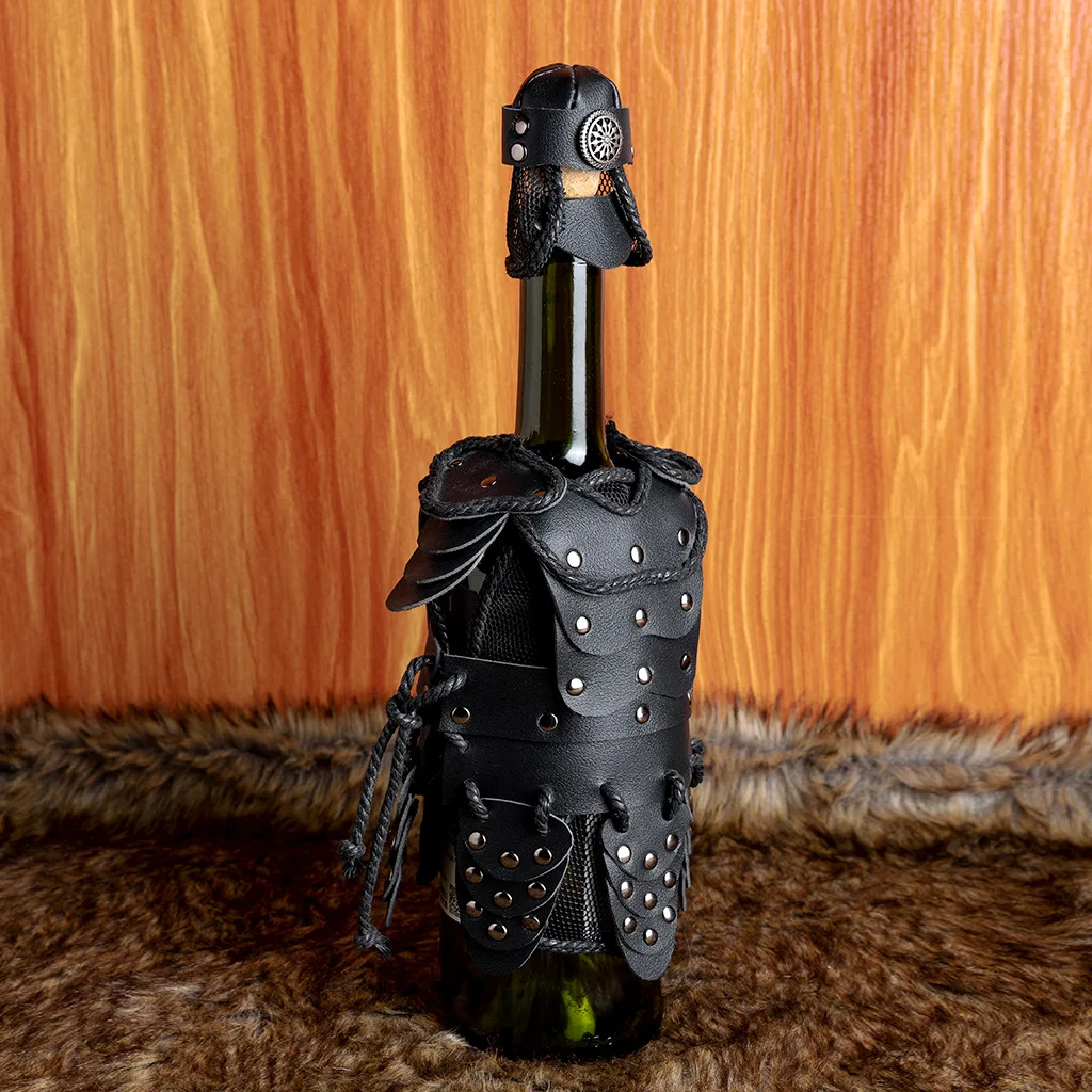 Średniowieczny Retro Styl Pokrowiec na Butelkę Czerwonego Wina Dekoracyjna Zbroja Cosplay Steampunk Skóra PU Pokrowiec Rekwizyty na Halloween Boże Narodzenie