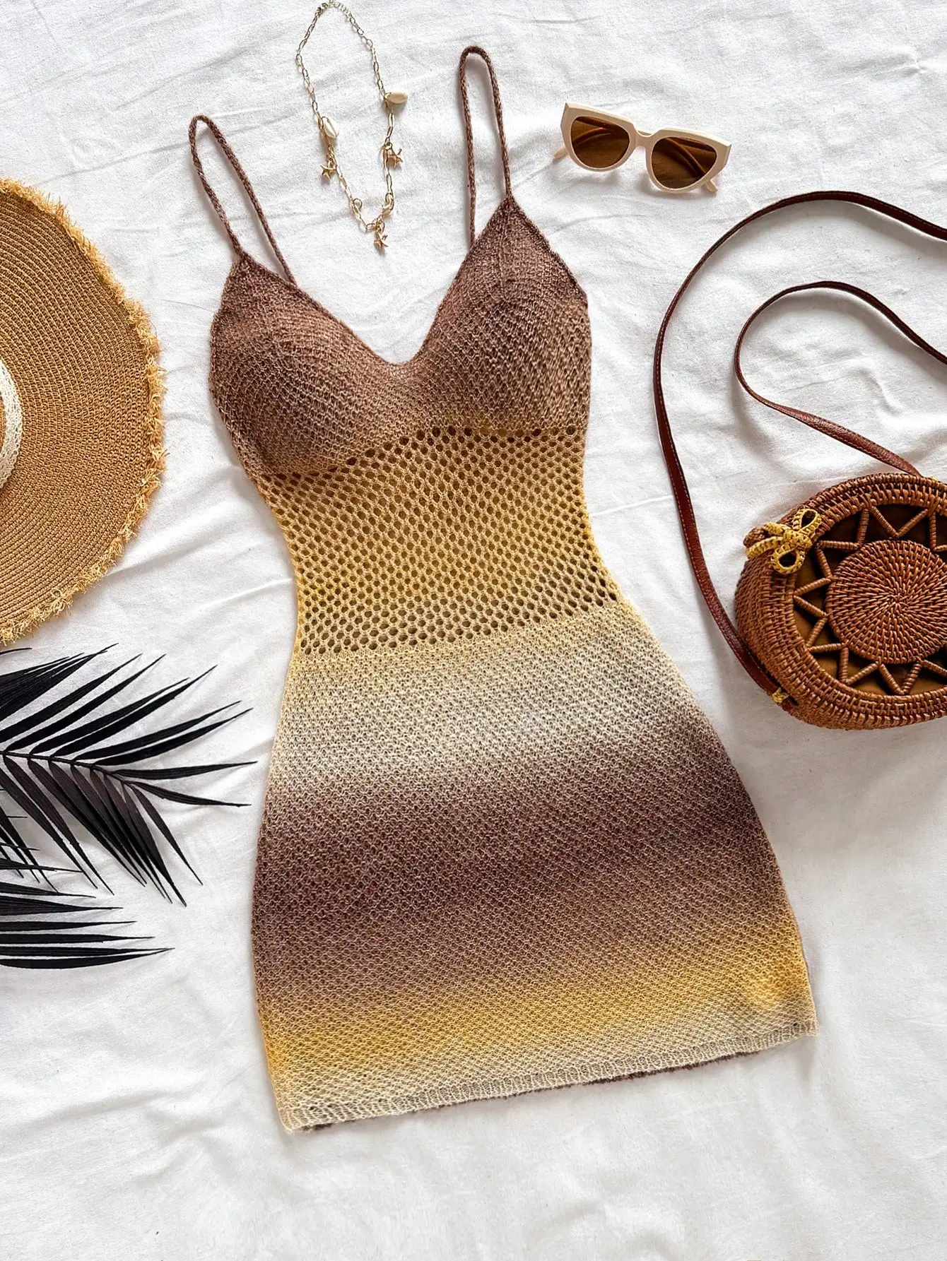 

Женское мини-платье с градиентной вязкой, на тонких бретелях, с сетчатыми вставками