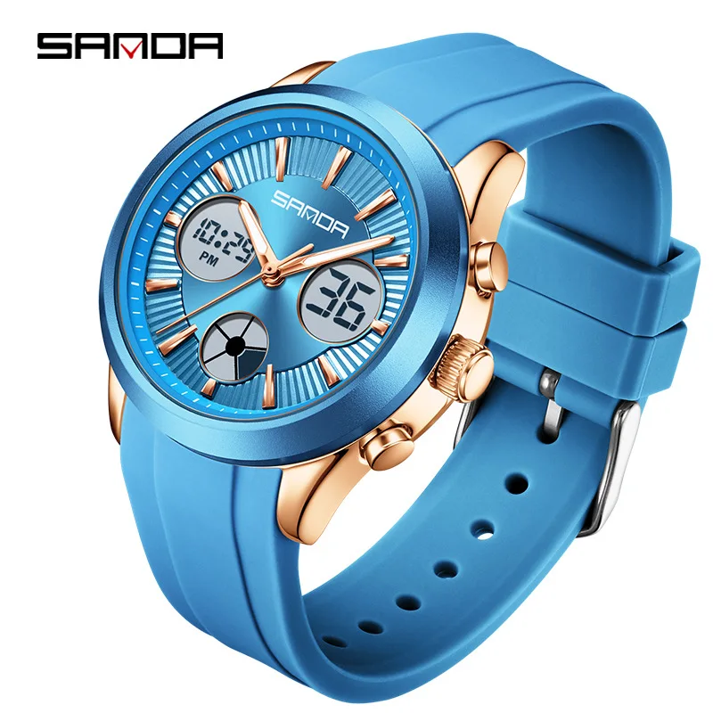 SANDA9105 2025 ساعة رجالية جديدة ، شاشة LED مزدوجة للنساء ضوء ليلي ثلاثي المكان ساعة توقيت ، ساعة رياضية للطلاب مقاومة للماء