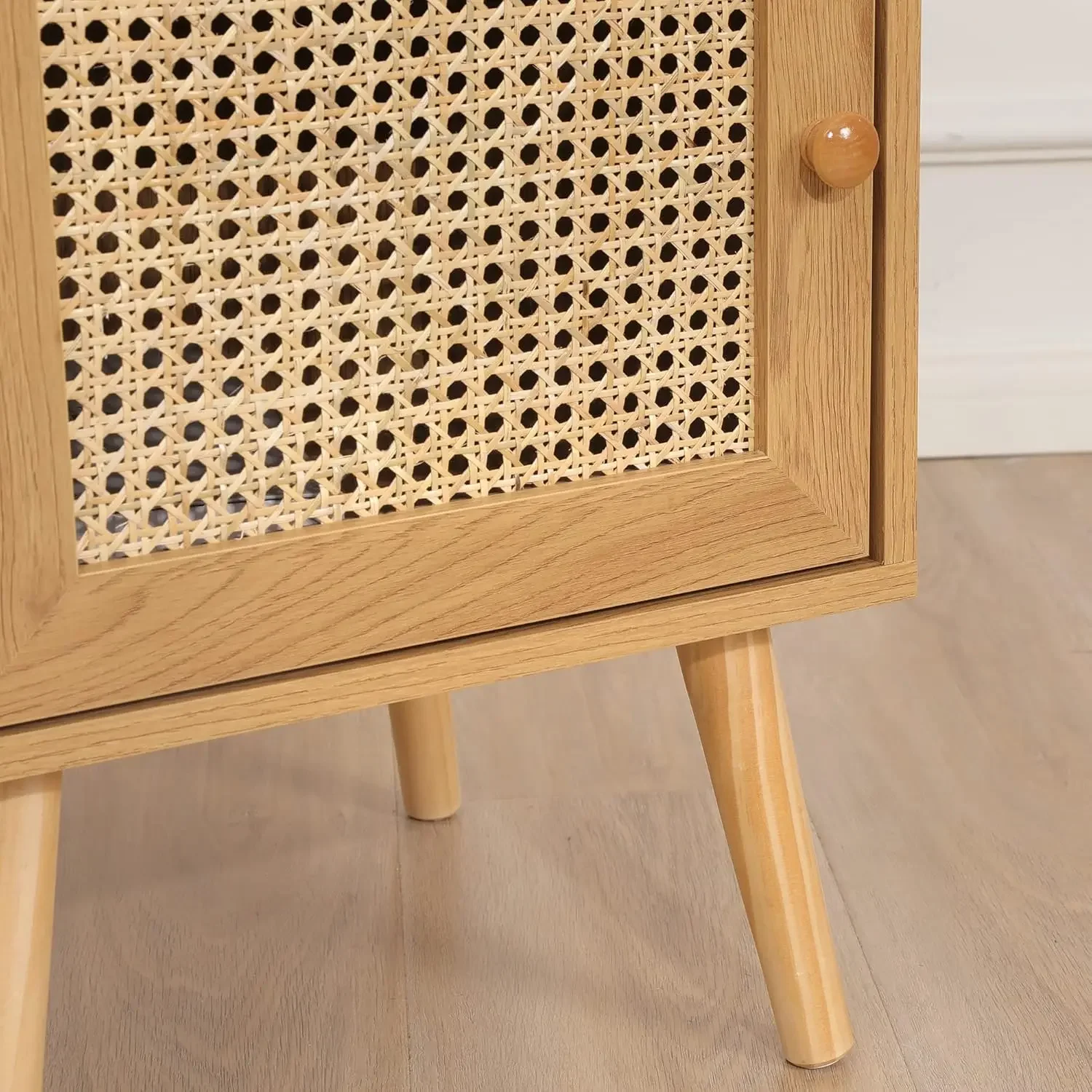 Rotan nachtkastje met laadstation USB-poorten en stopcontacten, Boho houten nachtkastje bijzettafel voor woonkamer