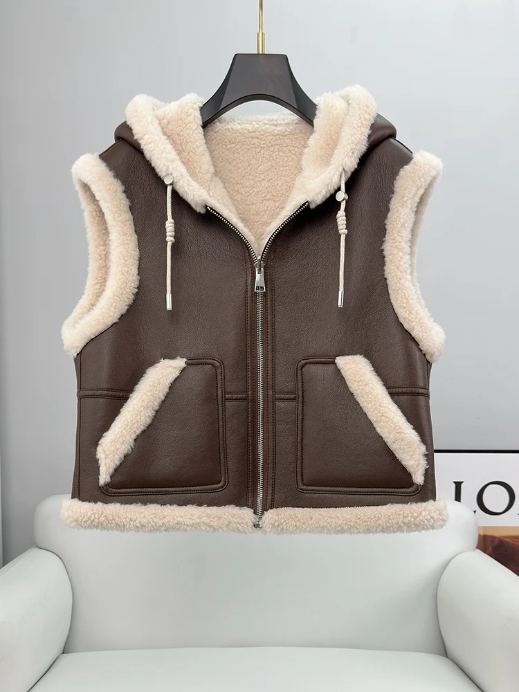 

Off season double-sided sheep shearing fur vest with hat for women, short lamb fur grass vest