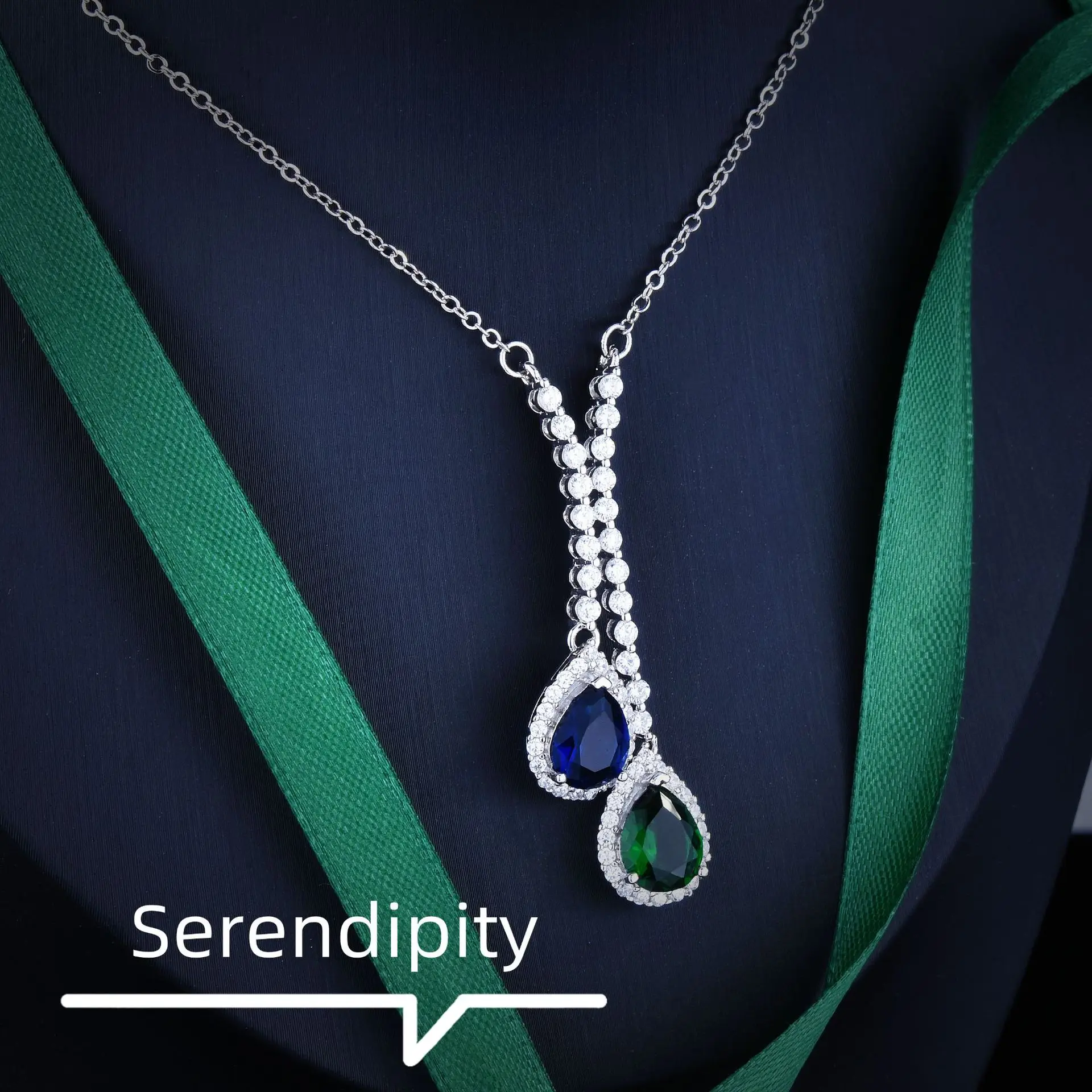 Luxury Blue and Green Crystal Tassel Imitate Emerald Sapphire Pendant Necklace High Fashion For Women Party Wedding Fine Jewelry