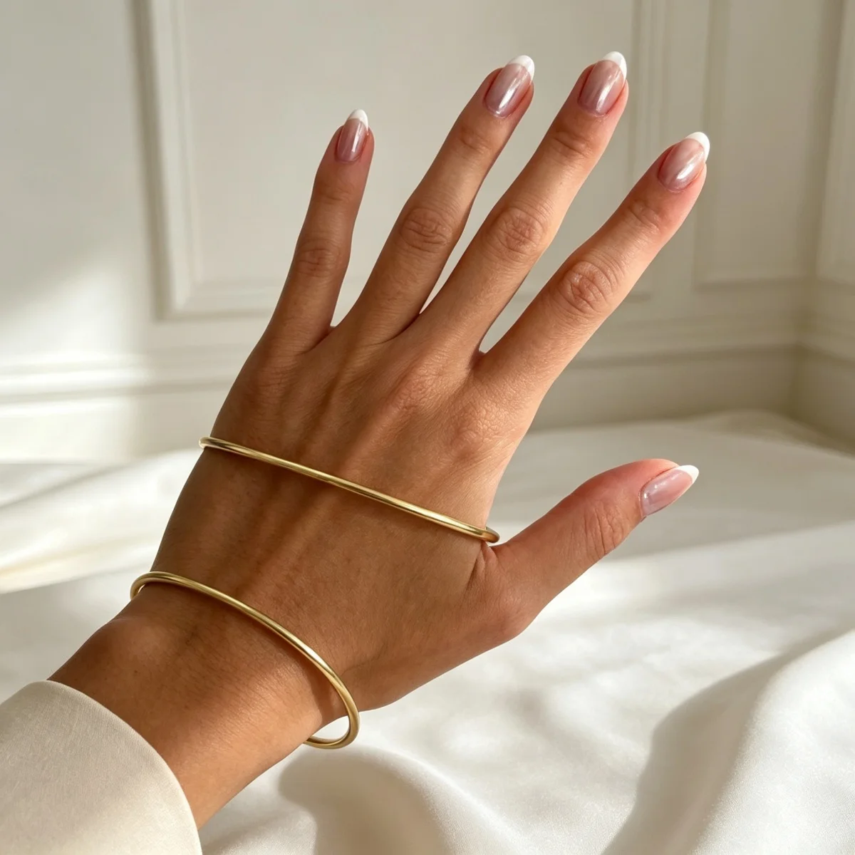 Einfache Edelstahl-Metall-Armreifen für Damen und Herren im Nischen-Stil mit geometrischen Spiralstreifen, offener Armreif-Schmuck. – Detail 8