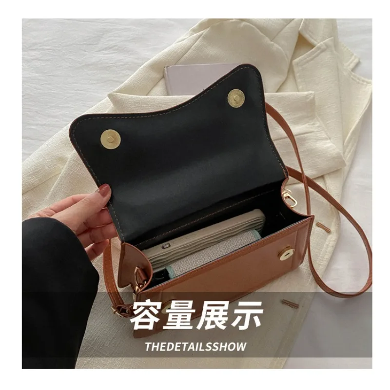 

Женская сумка-кроссбоди маленькая квадратная, модная сумка-тоут, повседневная шикарная однотонная сумка с прессованным дизайном, лето 2025