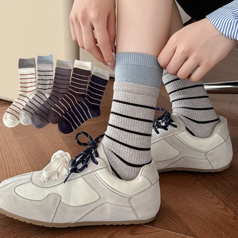 

Autumn and Winter New Women Socks College Style Striped Medium Tube Socks Women Casual Harajuku Streetwear Knitted Long Socks