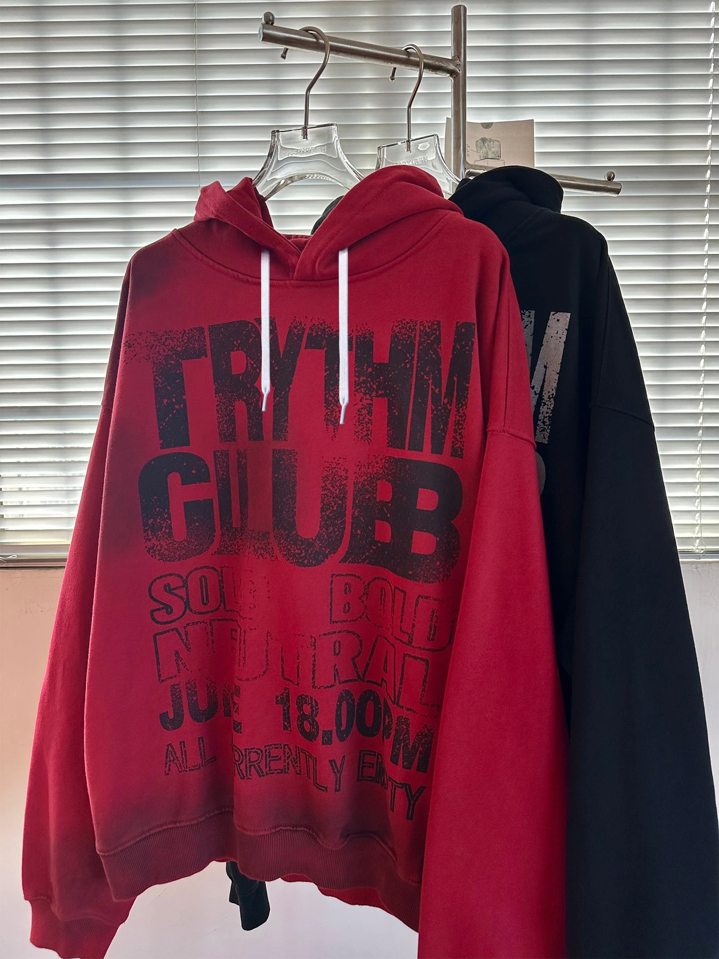 

2025 autumn and winter men's and women's casual sports retro tie dye red hooded sweatshirt men's and women's fashion trend jacke