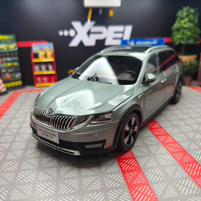 Diecast 1:18 Scale Skoda Octavia Estate Original Factory Full Car Door-opening Alloy Car Model Collectible Toy Gift Souvenir