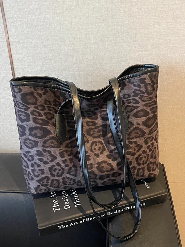 

Retro Large Capaci Women's Leopard Print Tote Bag Single oulder Commuter Bag High Aesthetic Value Winter New Arrival