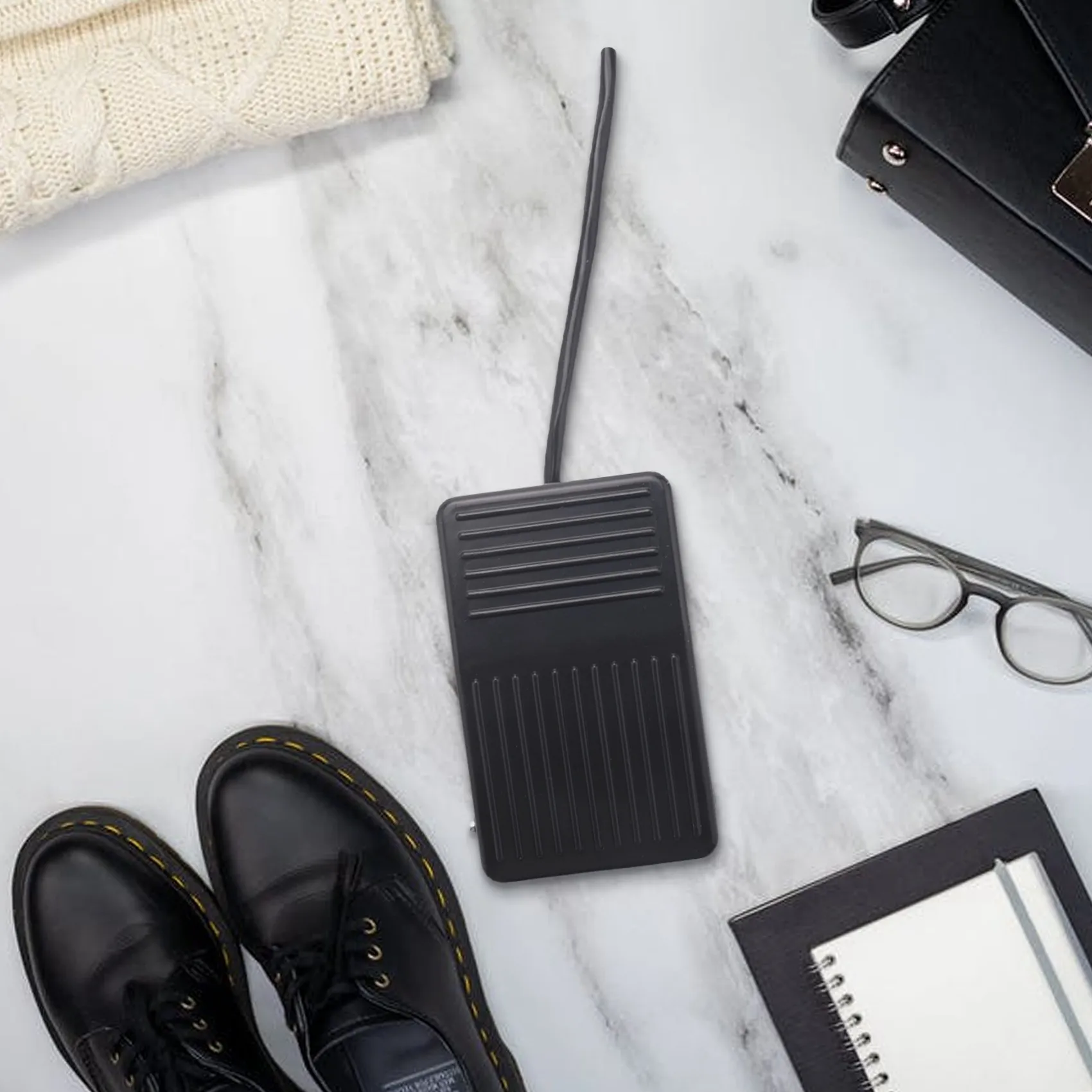 التبديل 220 فولت 10A SPDT نونسليب البلاستيك لحظة الطاقة الكهربائية مفتاح دواسة القدم