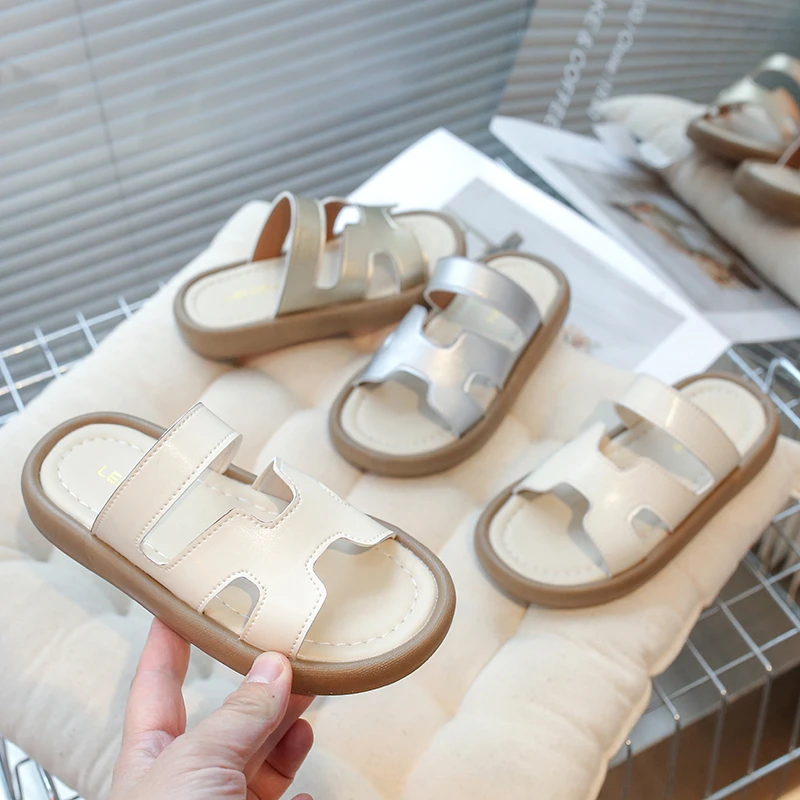 

Kids Slippers Outdoors Soft Sole Girls Sandals Open Toes for Summer 2025 Hot New Fashion Children Beach Shoes Pu Leather Slip-on
